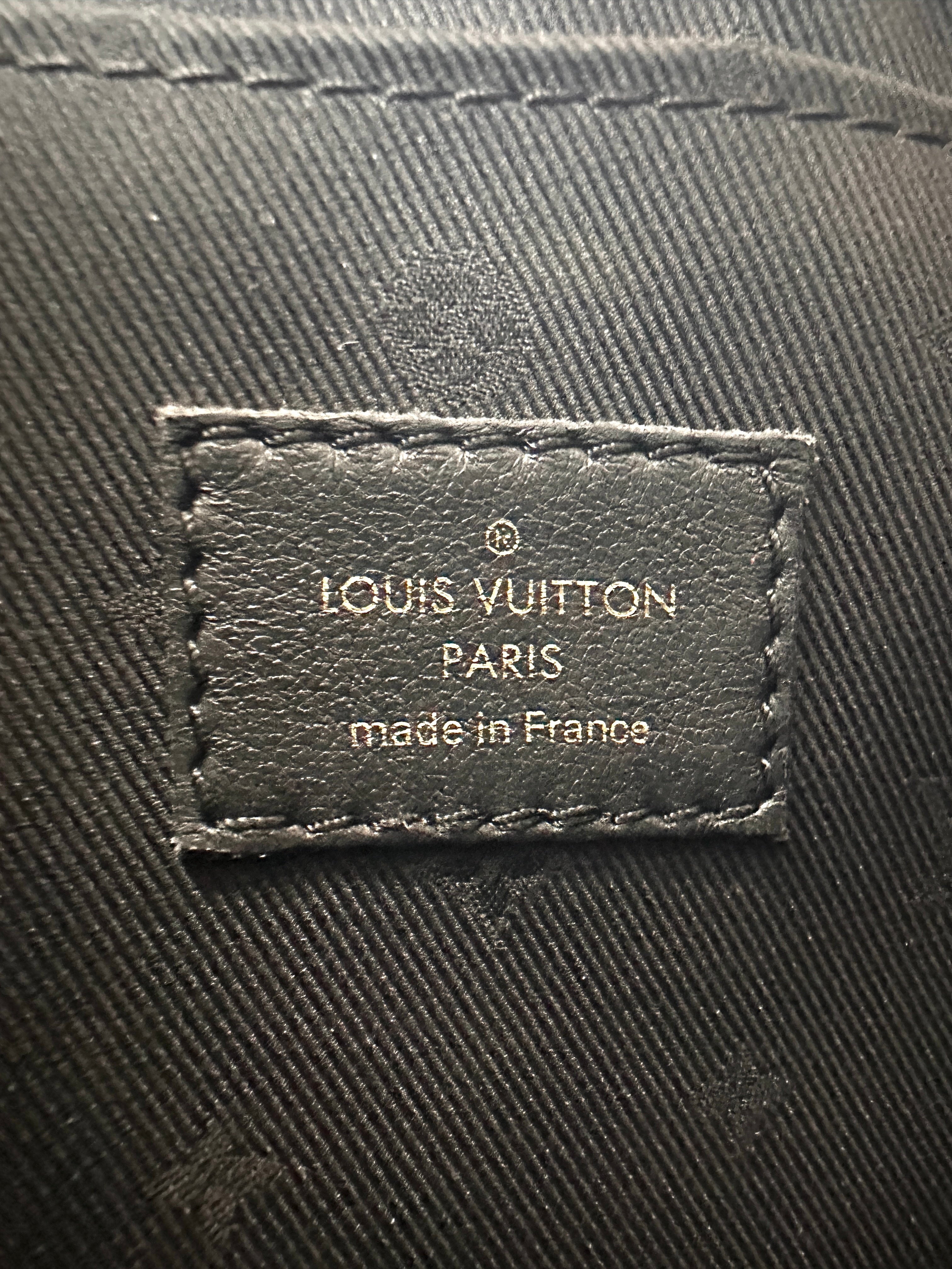 Louis Vuitton Over The Moon Black Bubblegram Quilted Leather Shoulder Bag LV2155