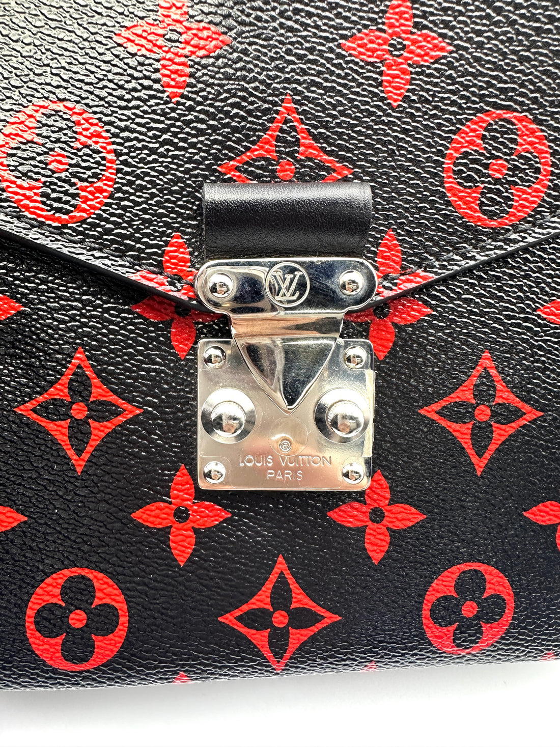 Louis Vuitton Pochette Metis Infrarouge Red/Black Monogram Canvas Shoulder Bag LV2167
