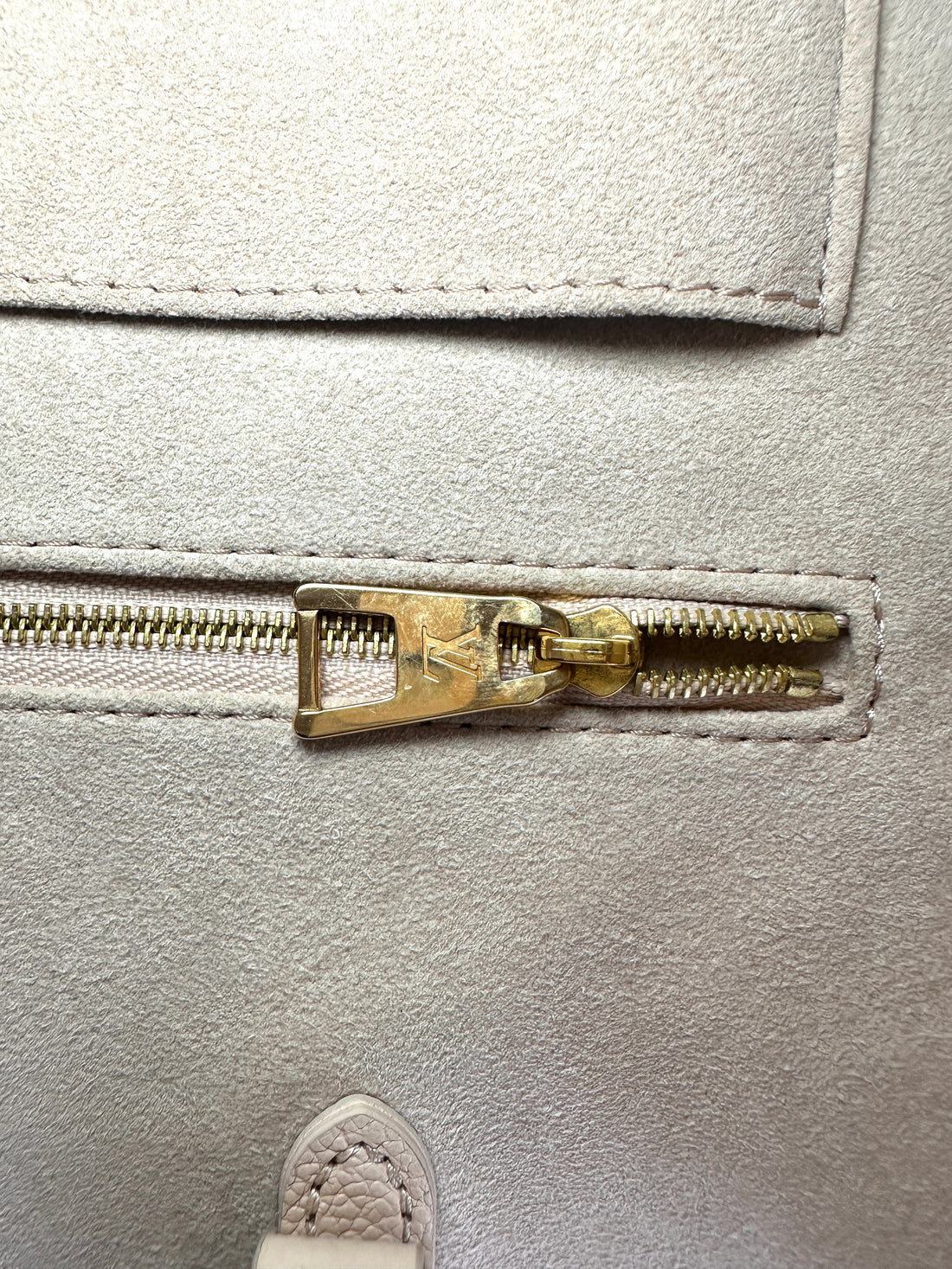 Louis Vuitton "Spring In The City" OnTheGo MM Beige Monogram Empreinte Tote Handle Bag LV2174