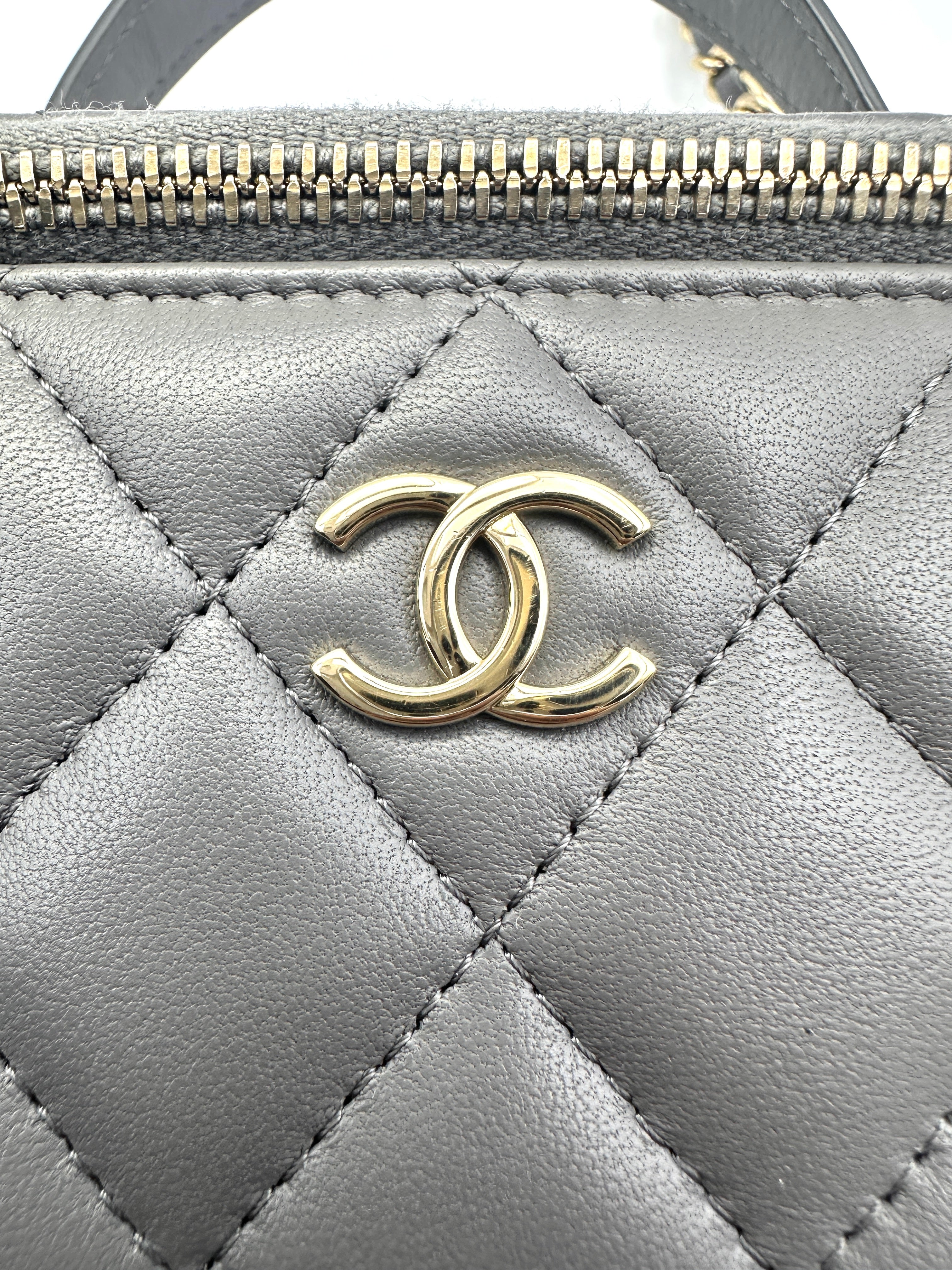 Chanel Grey Quilted Lambskin Top Handle Vanity Case(N5***T5) CC1559