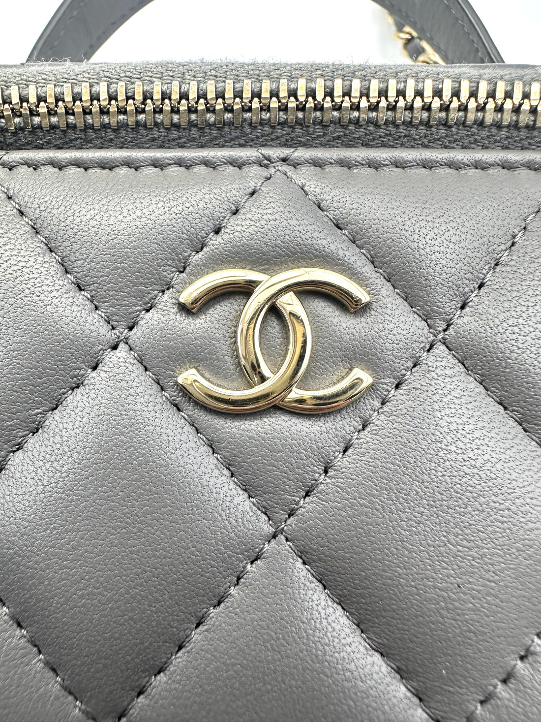 Chanel Grey Quilted Lambskin Top Handle Vanity Case(N5***T5) CC1559