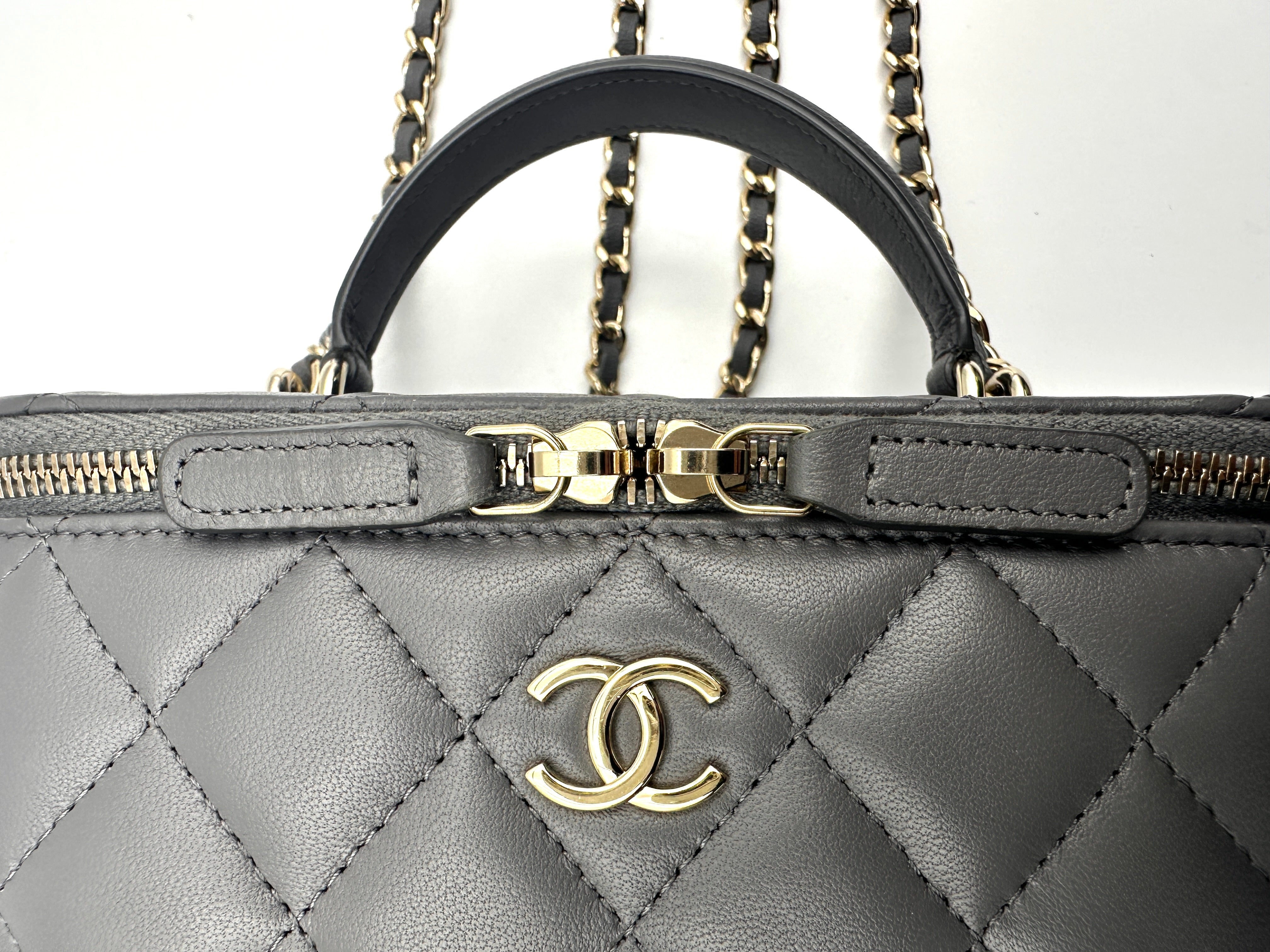 Chanel Grey Quilted Lambskin Top Handle Vanity Case(N5***T5) CC1559
