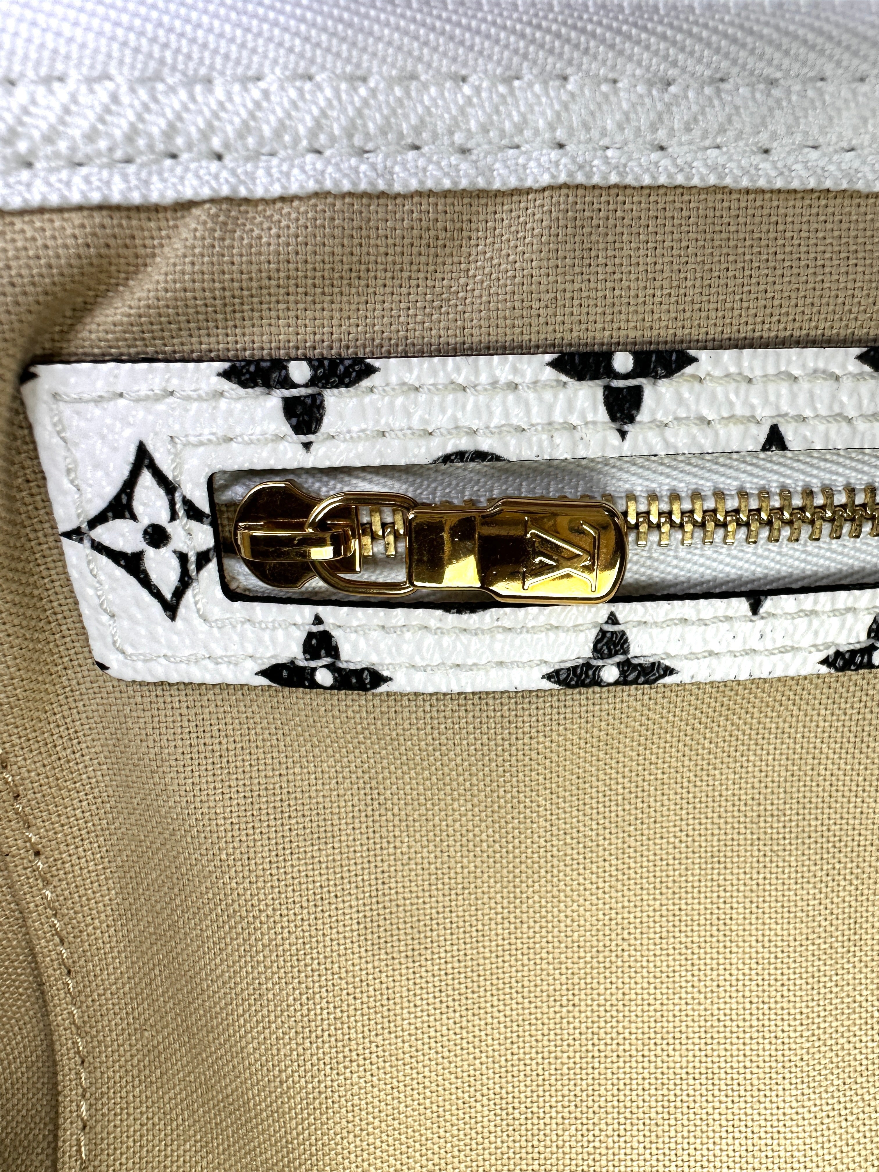 Louis Vuitton Summer 2019 Keepall50 Green/White Giant Monogram Leather Handle Bag IRIS078