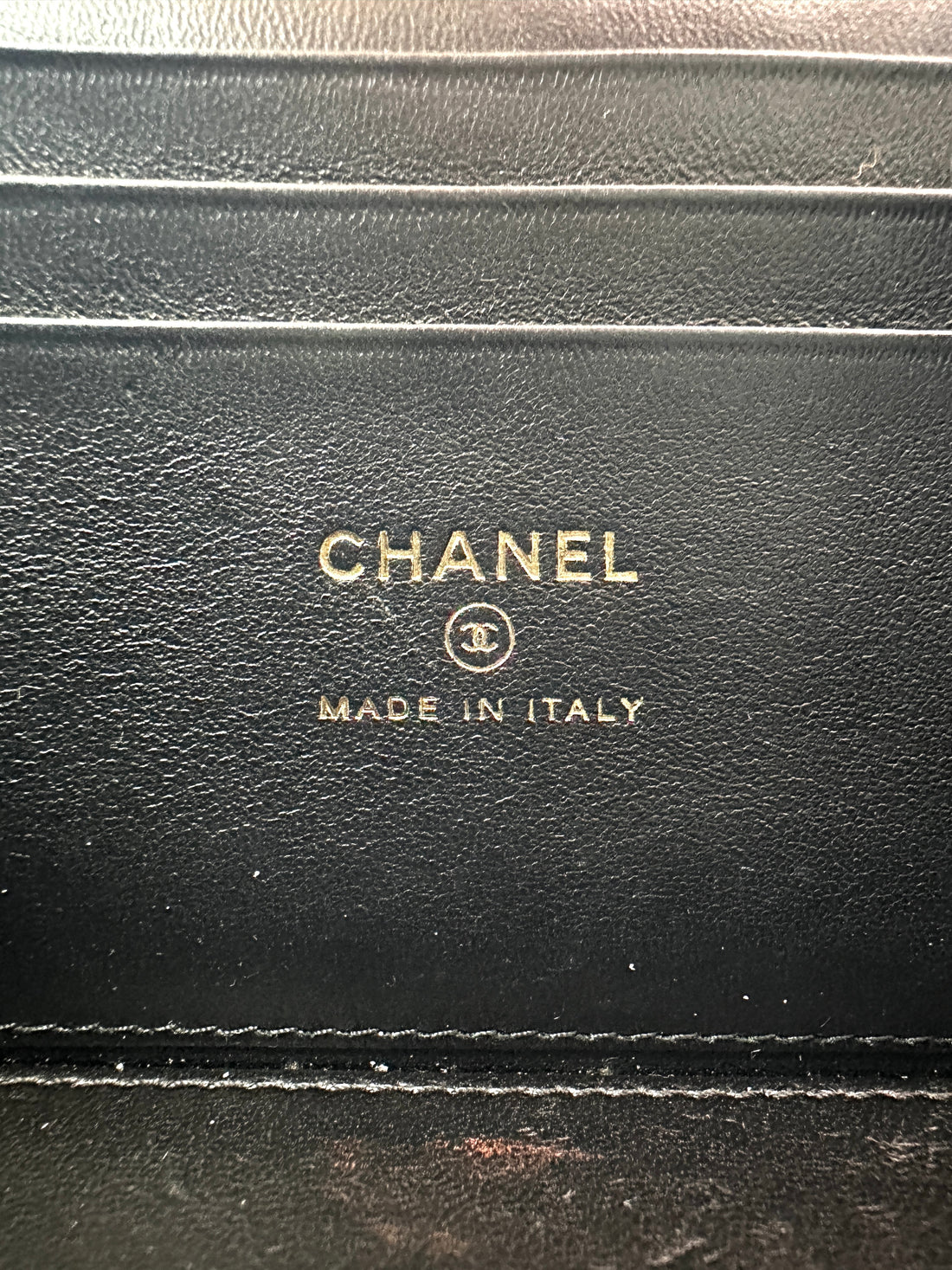 Chanel Black Quilted Leather Vanity Case With Gold Charms Chain(K8***N4) IRIS082