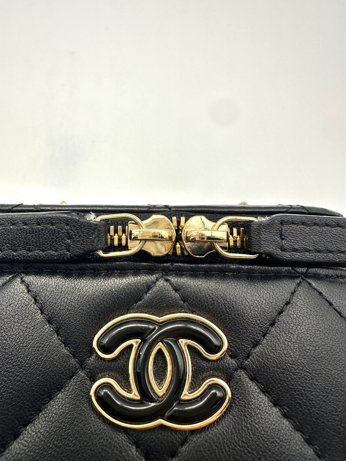 Chanel Black Quilted Lambskin Vanity Case With Enamel Coco Ball(J8***J5) CC1571