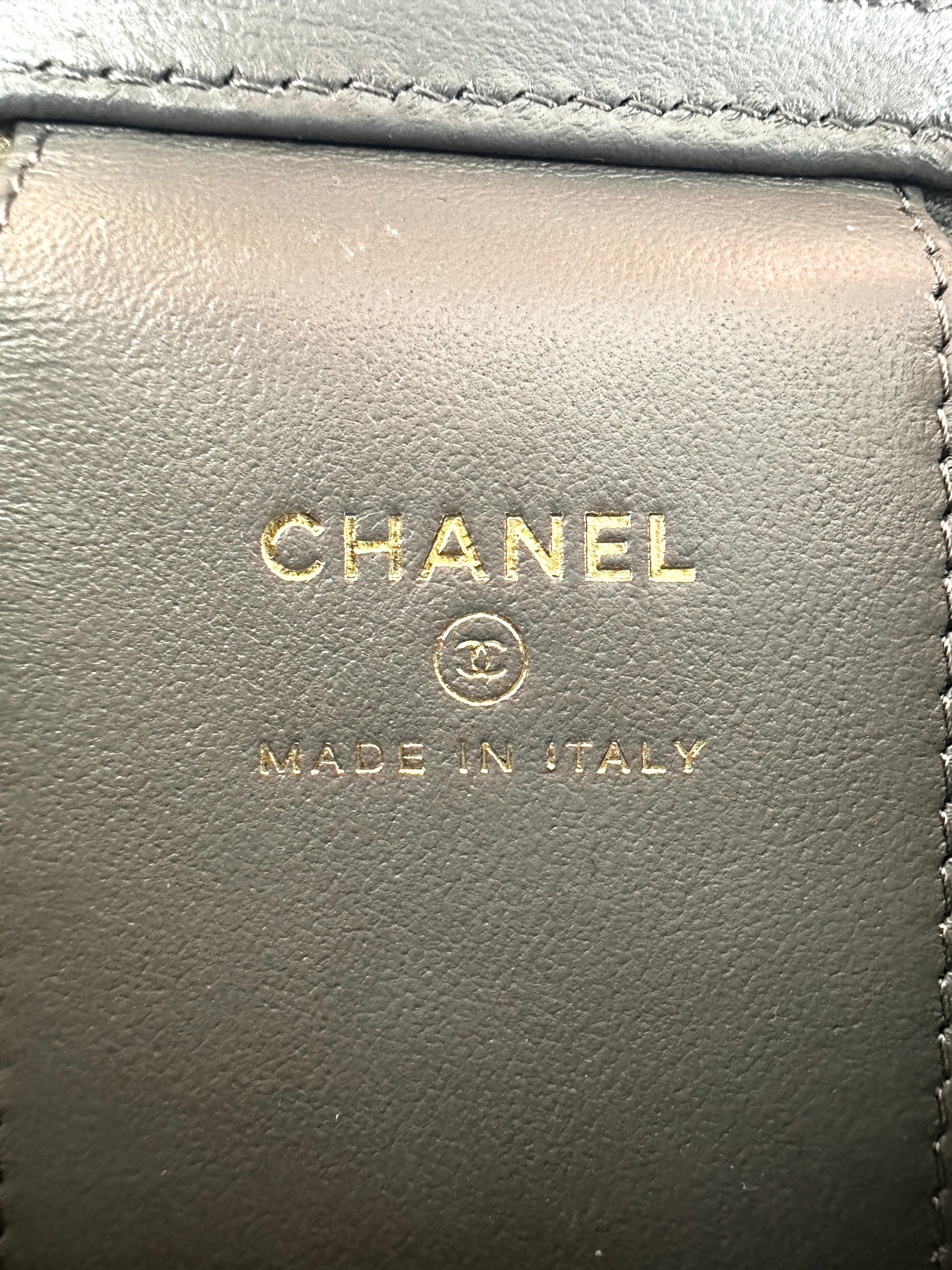 Chanel Grey Quilted Lambskin Top Handle Vanity Case(EG***42) CC1570