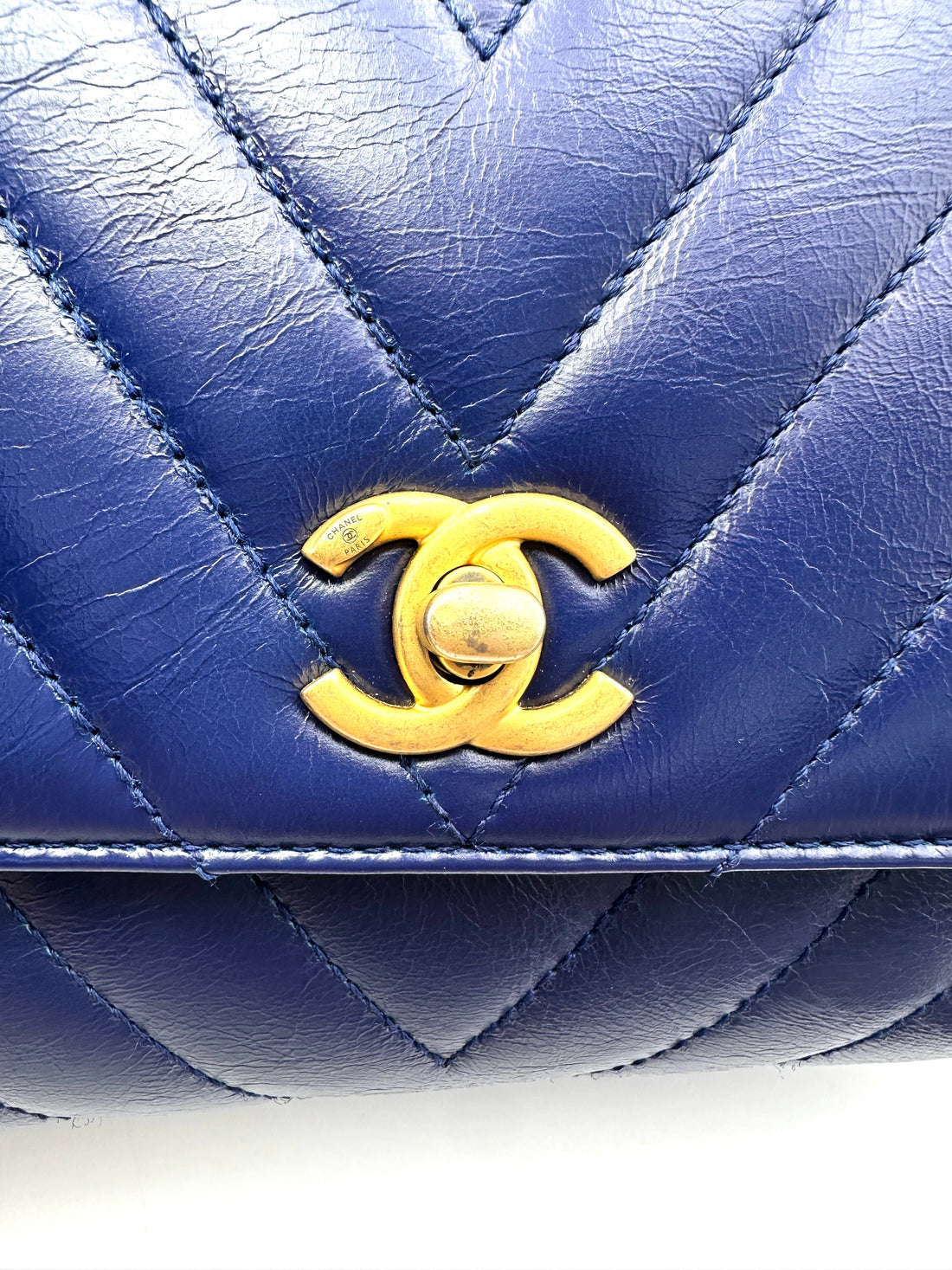 Chanel CoCo Handle Navy Chevron Quilted Leather Lizard Embossed Handle Bag(25***38) CC1574
