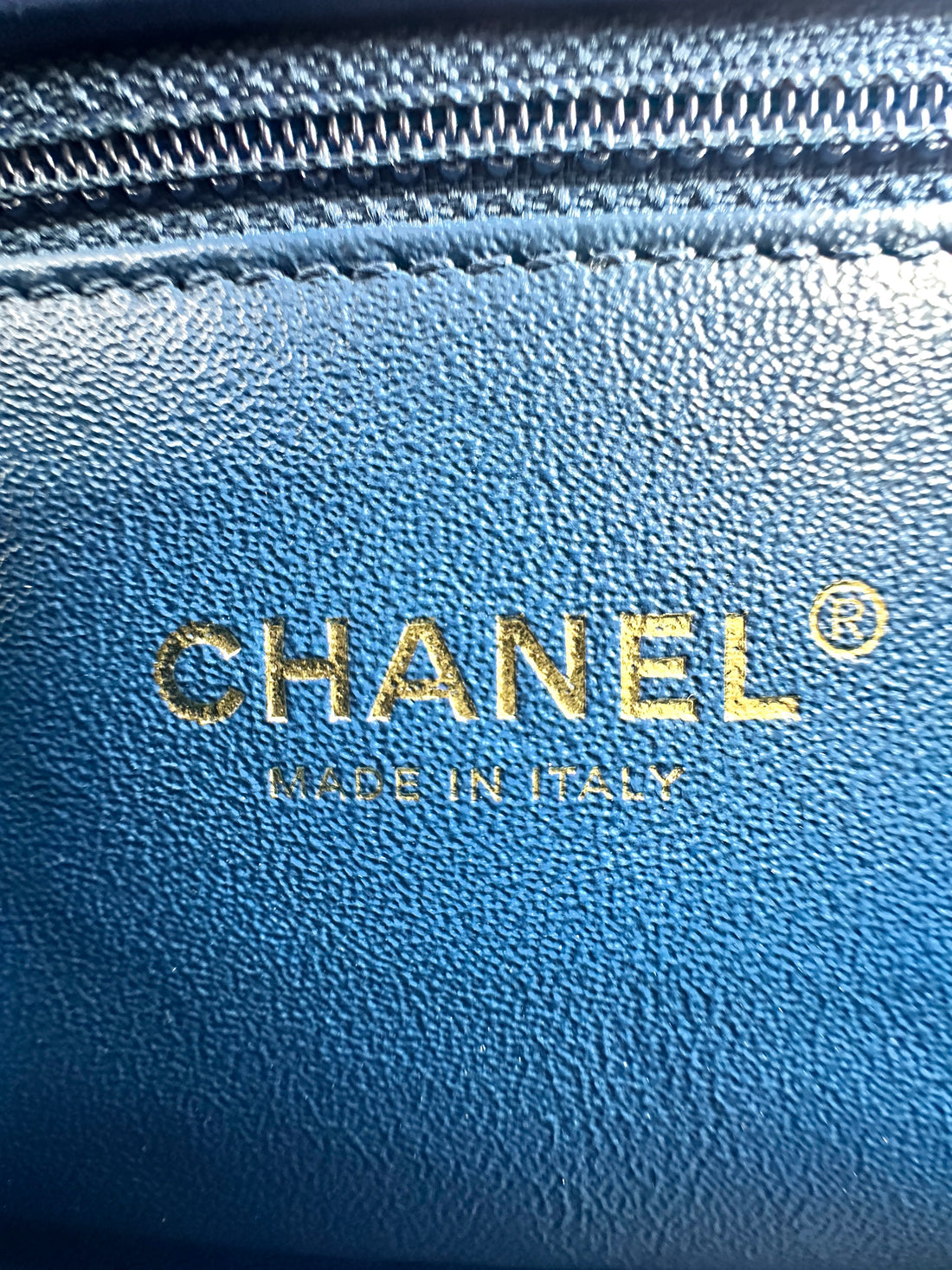 Chanel CoCo Handle Navy Chevron Quilted Leather Lizard Embossed Handle Bag(25***38) CC1574