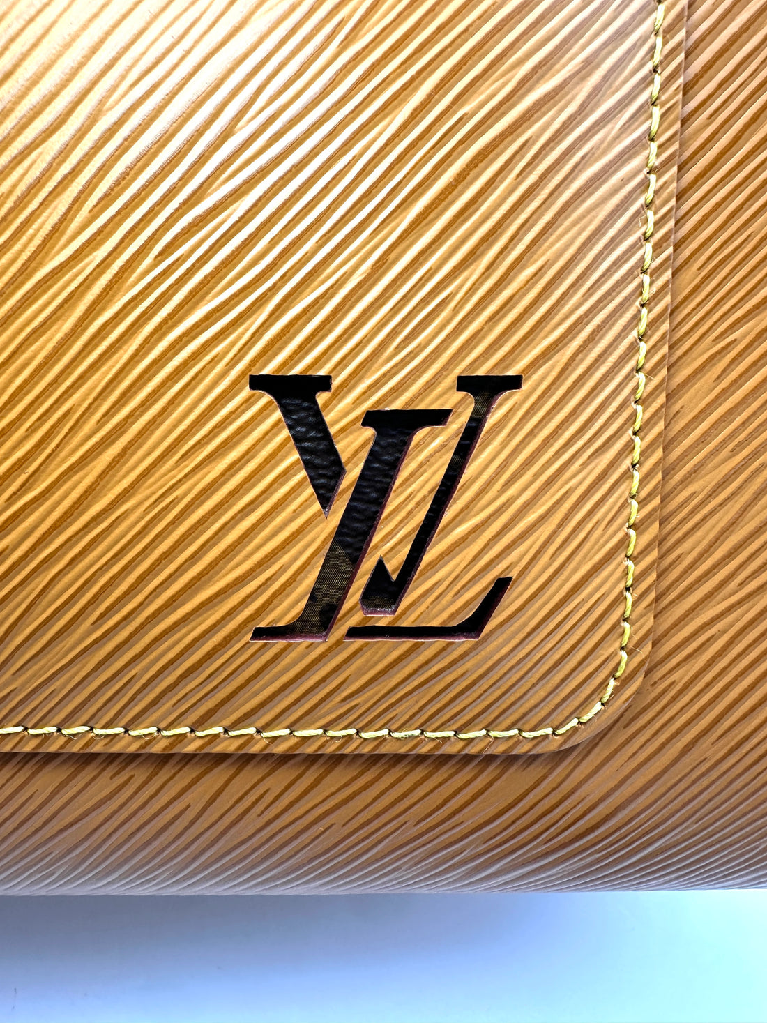 Louis Vuitton Marelle Caramel Epi Leather Shoulder Bag LV2210