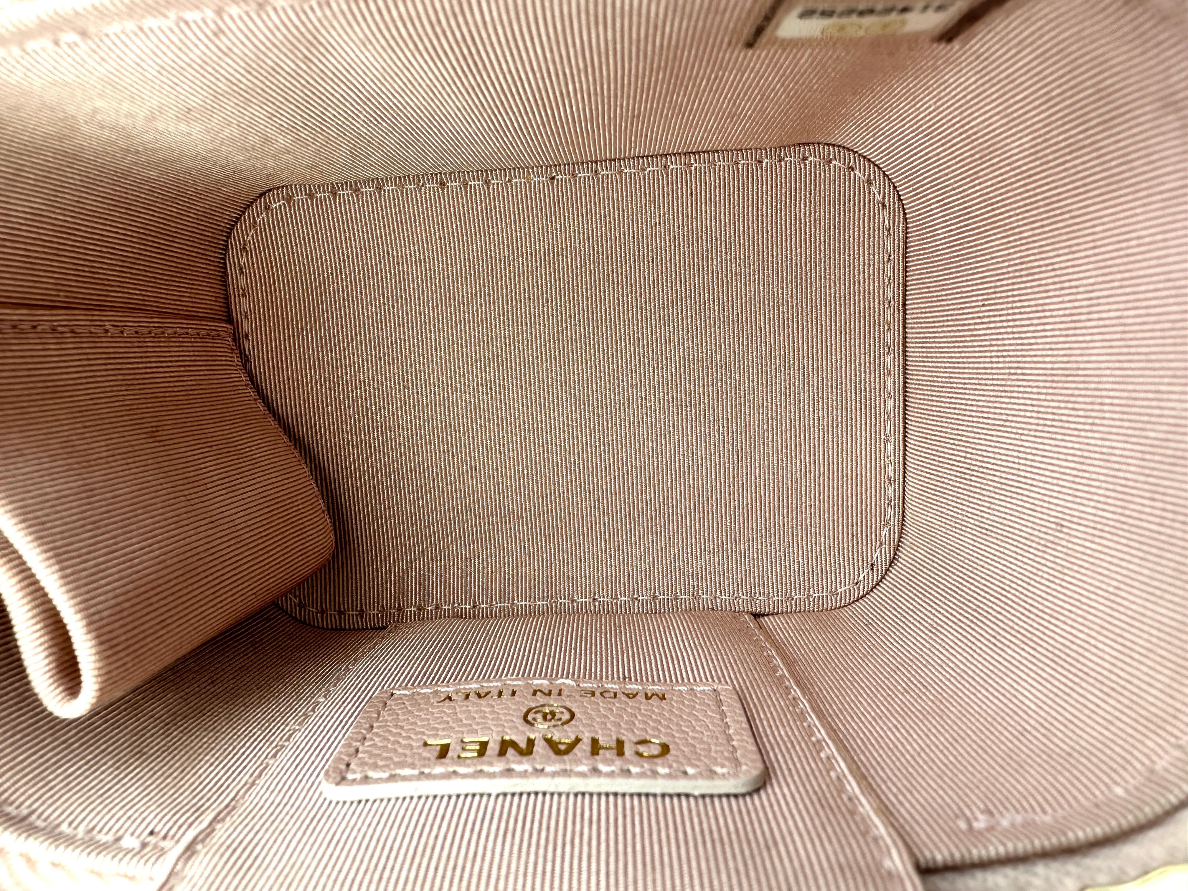 Chanel Pink Quilted Leather Vanity Case With Pearl Crush Adjustable Strap Ball(31***52) CC1579