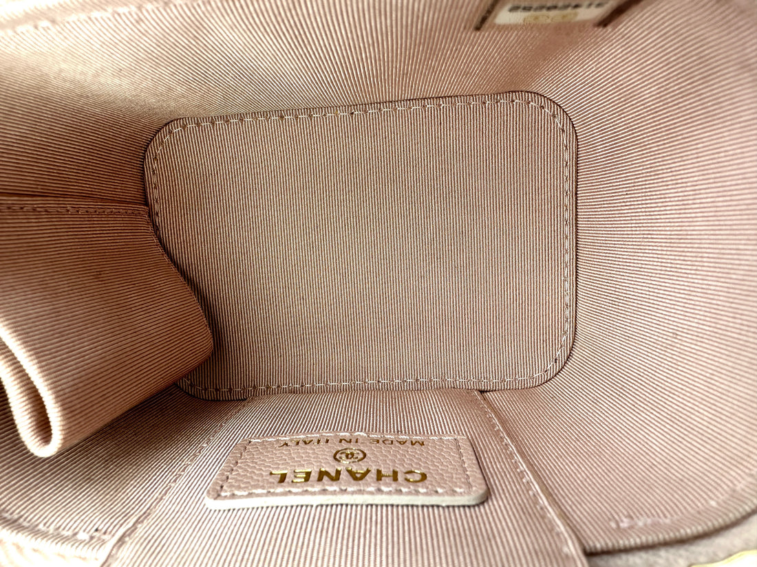 Chanel Pink Quilted Leather Vanity Case With Pearl Crush Adjustable Strap Ball(31***52) CC1579