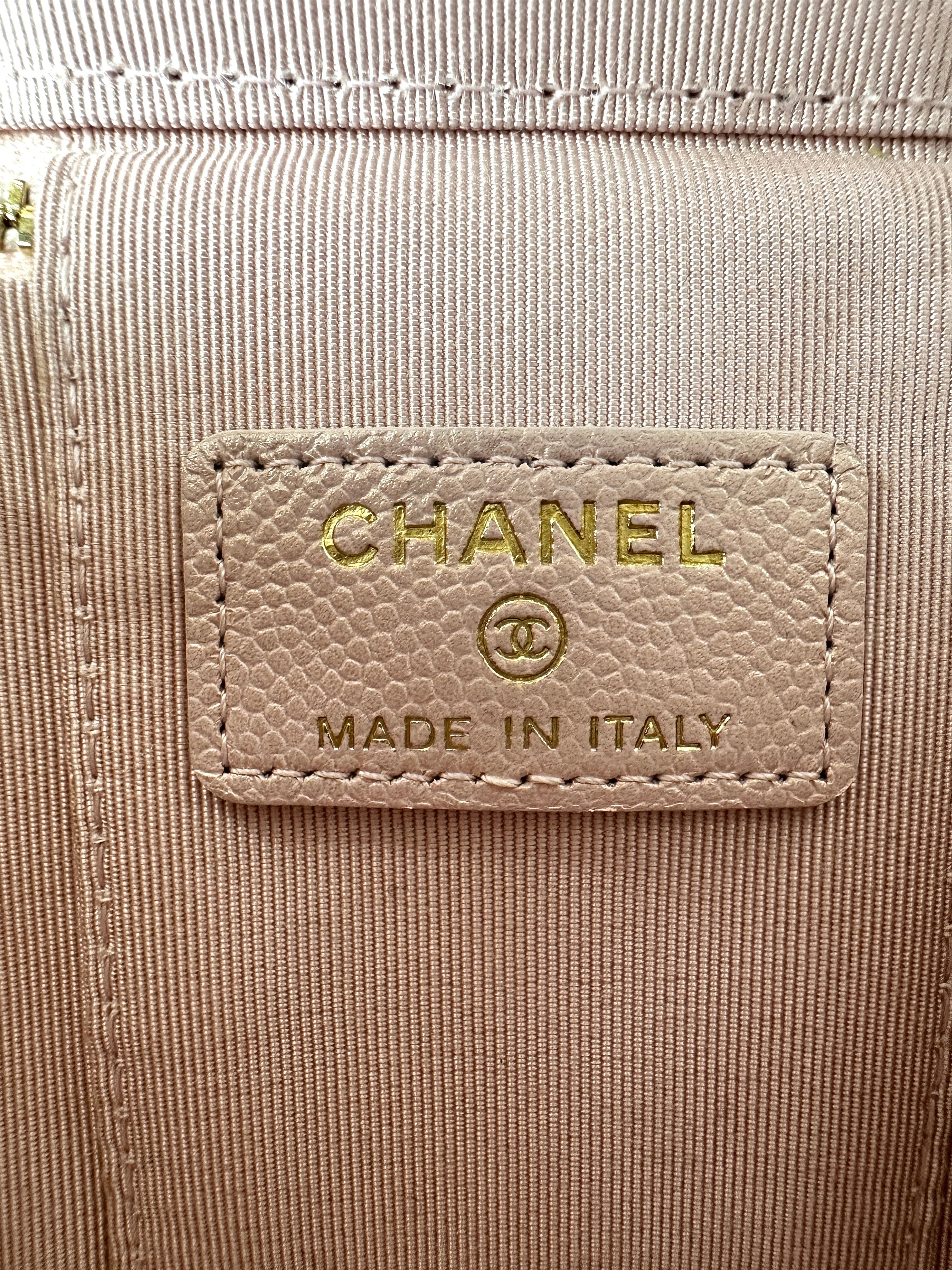 Chanel Pink Quilted Leather Vanity Case With Pearl Crush Adjustable Strap Ball(31***52) CC1579