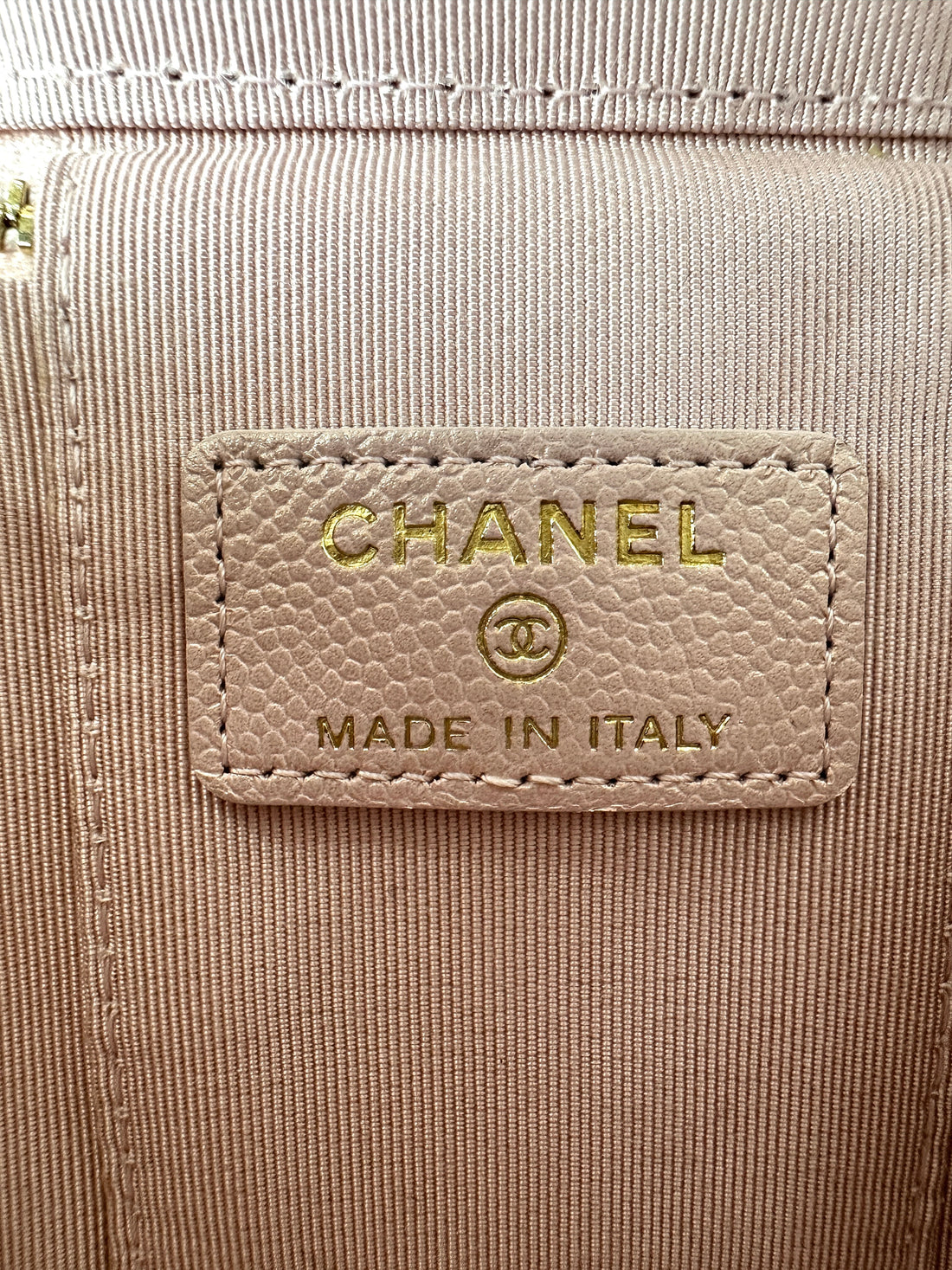 Chanel Pink Quilted Leather Vanity Case With Pearl Crush Adjustable Strap Ball(31***52) CC1579