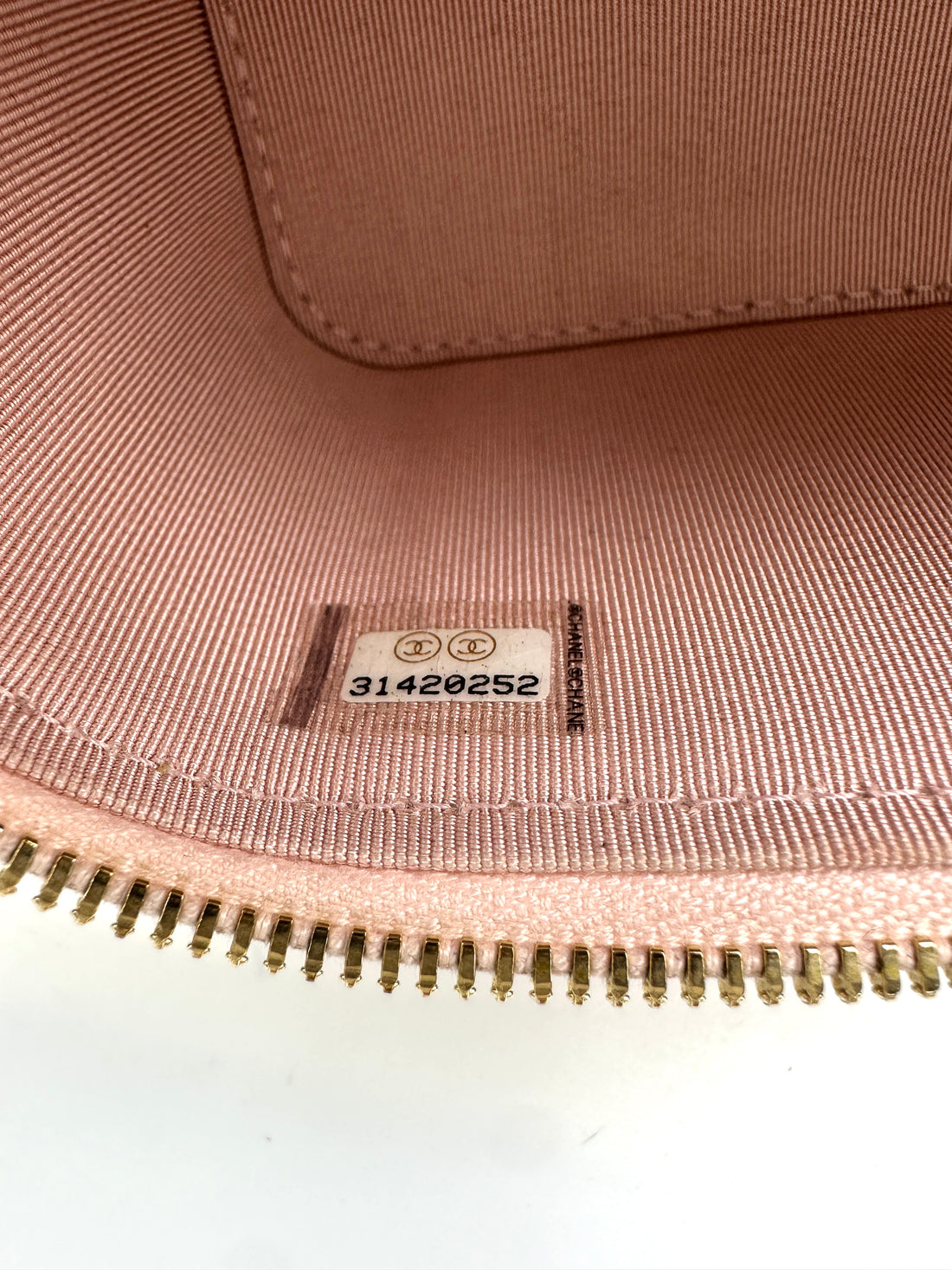 Chanel Pink Quilted Leather Vanity Case With Pearl Crush Adjustable Strap Ball(31***52) CC1579