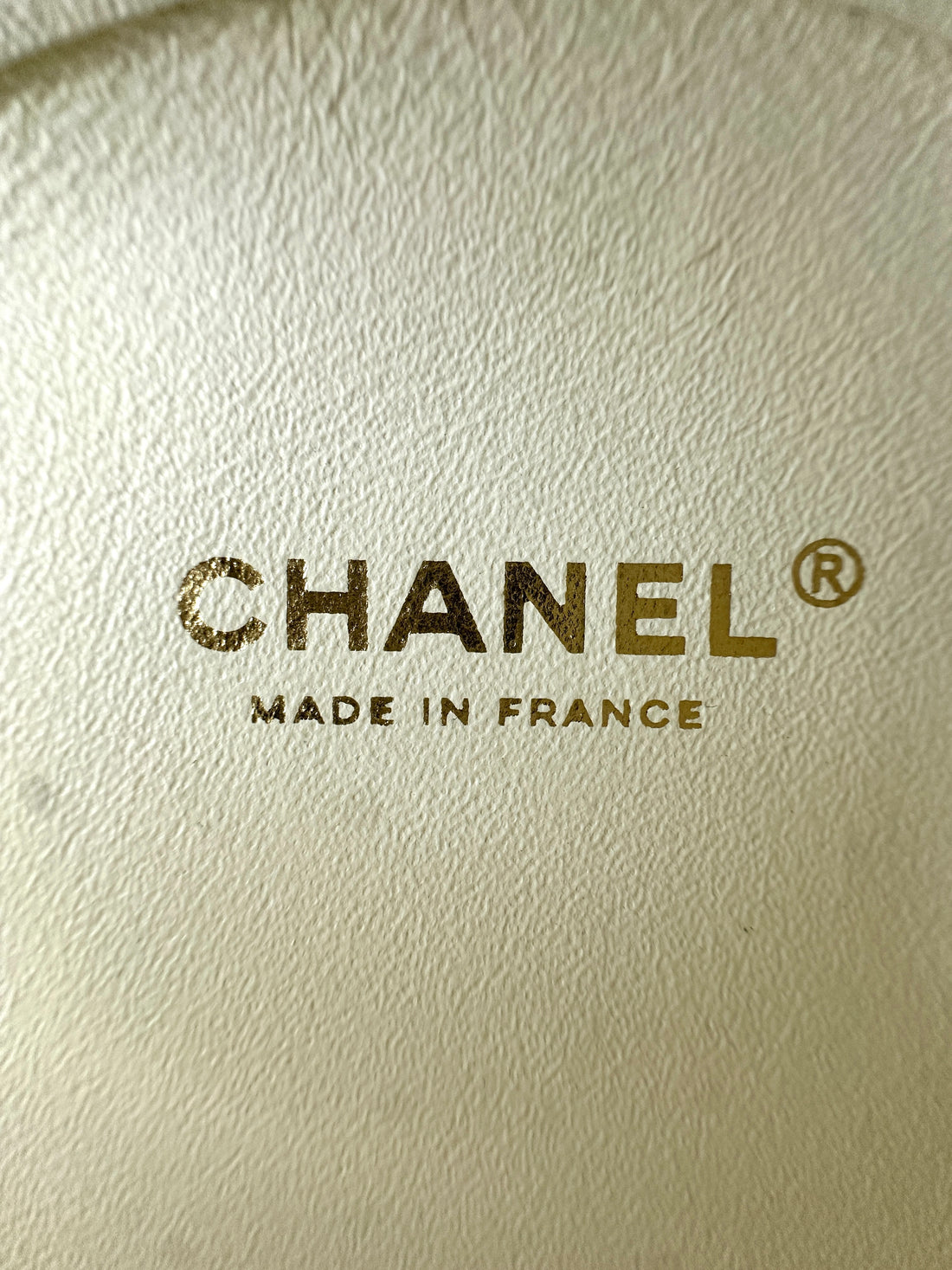 Chanel White Quilted Leather Round Clutch With Chain(27***63) CC1581