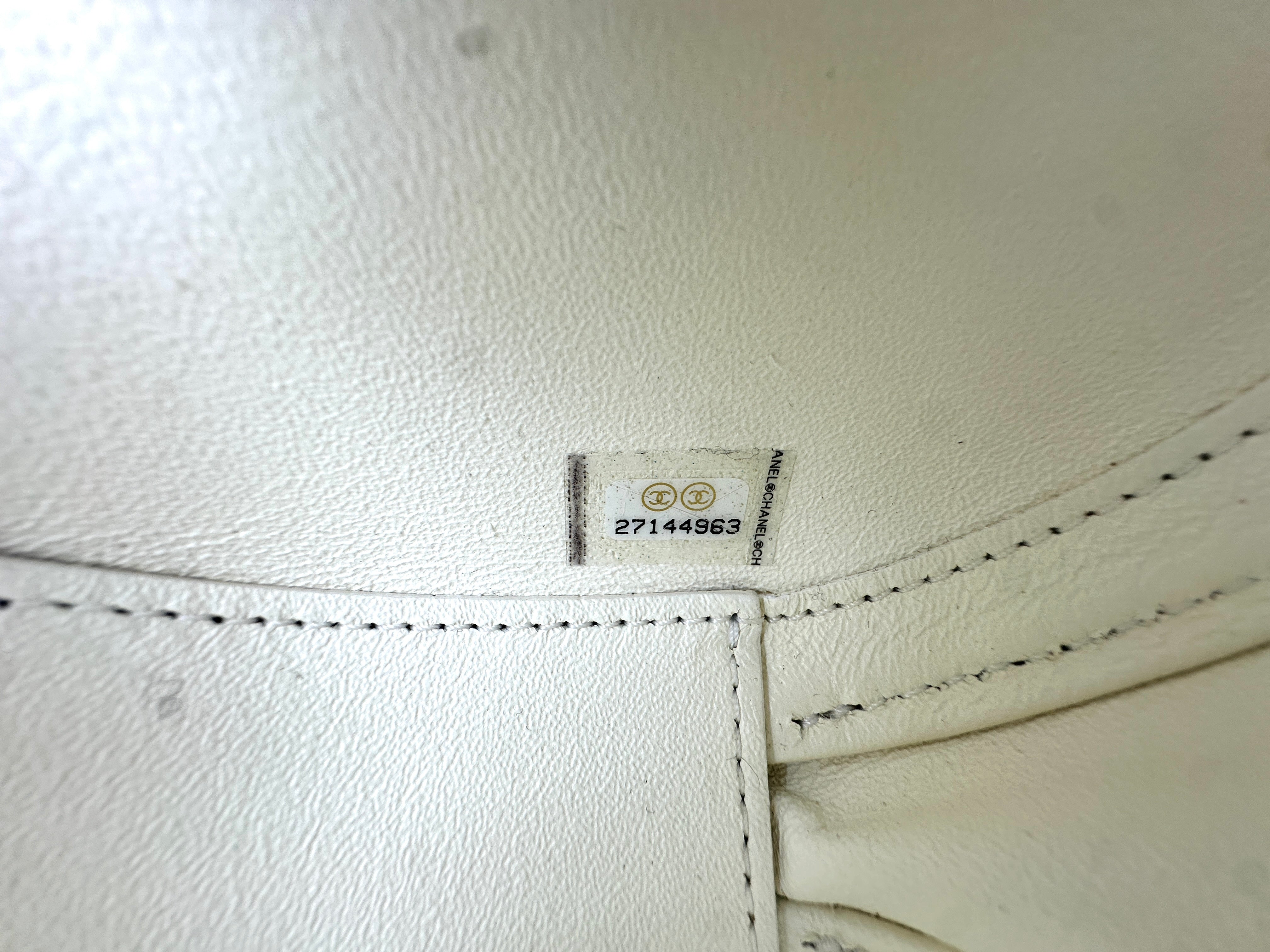 Chanel White Quilted Leather Round Clutch With Chain(27***63) CC1581