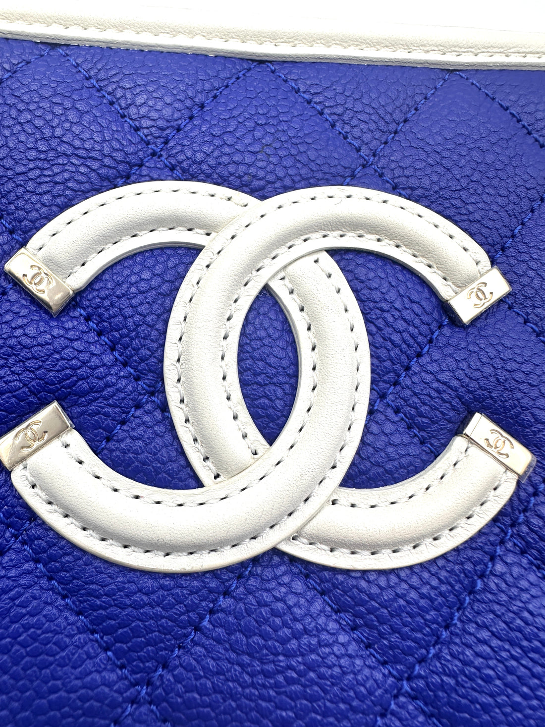 Chanel CC Filigree Blue/White Quilted Calfskin Medium Size Top Handle Vanity Case(27***50) CC1583