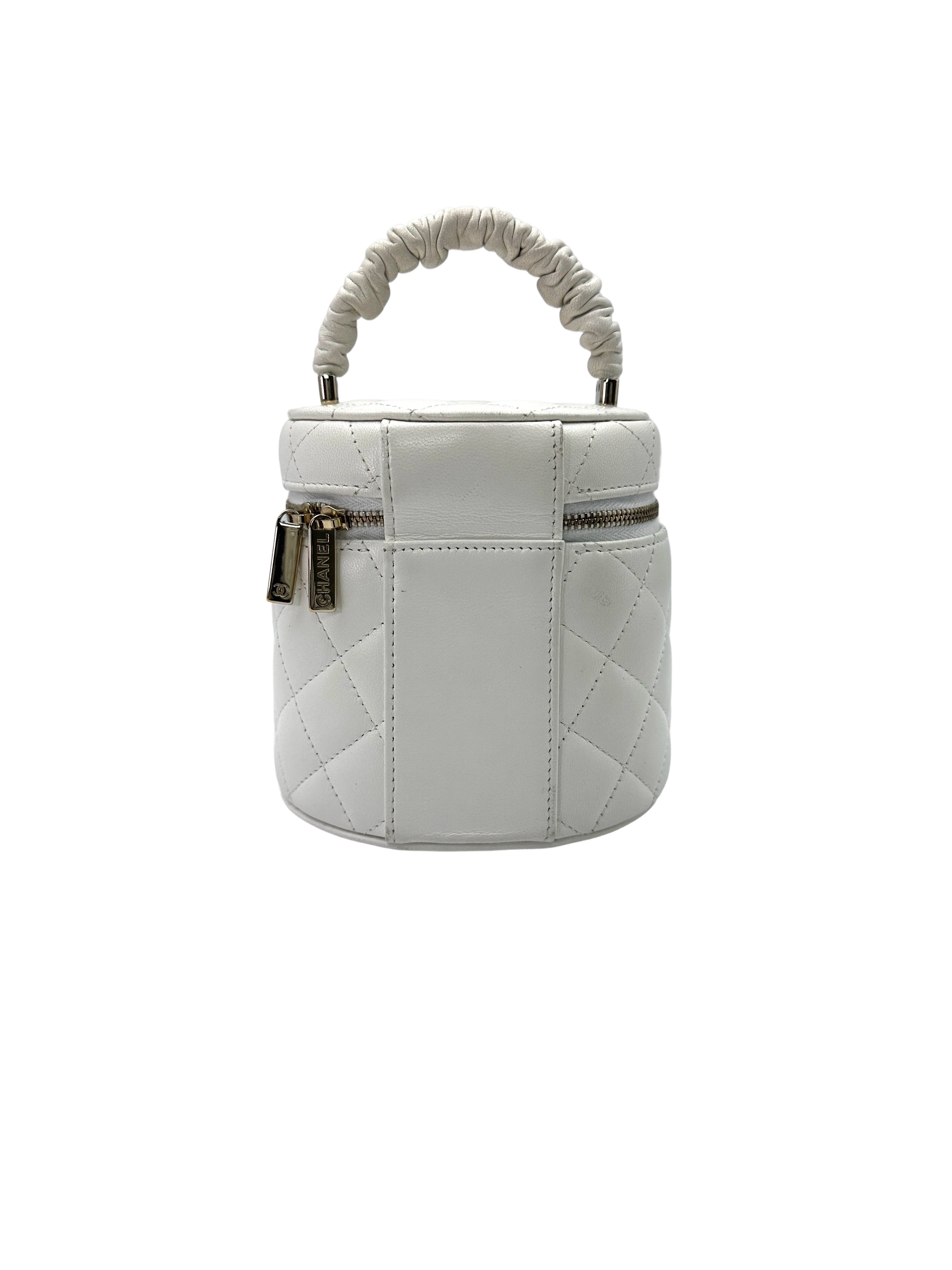 Chanel White Quilted Lambskin Large Size Vanity Case With Ruffled Top Handle(32***25) CC1582