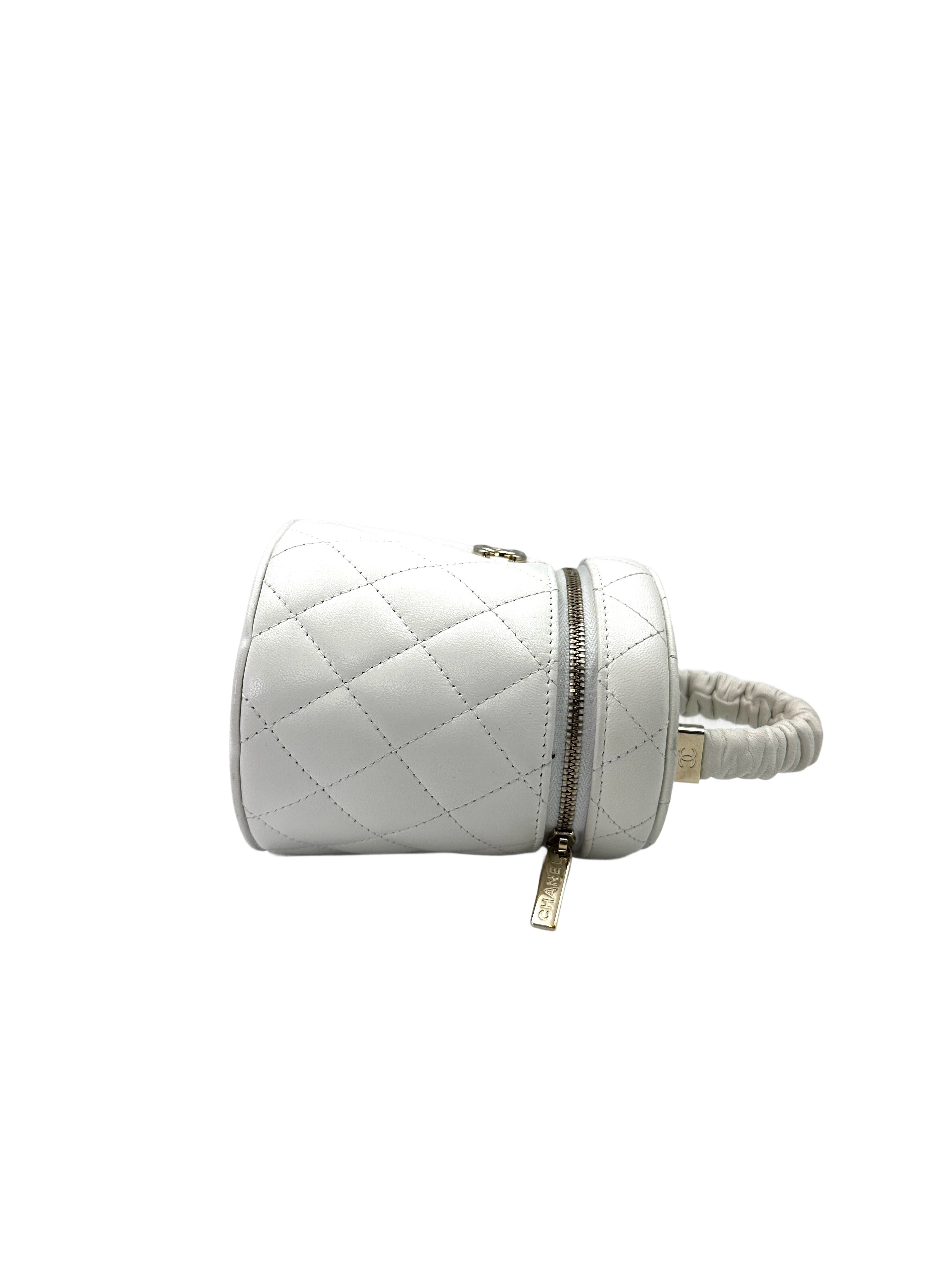 Chanel White Quilted Lambskin Large Size Vanity Case With Ruffled Top Handle(32***25) CC1582