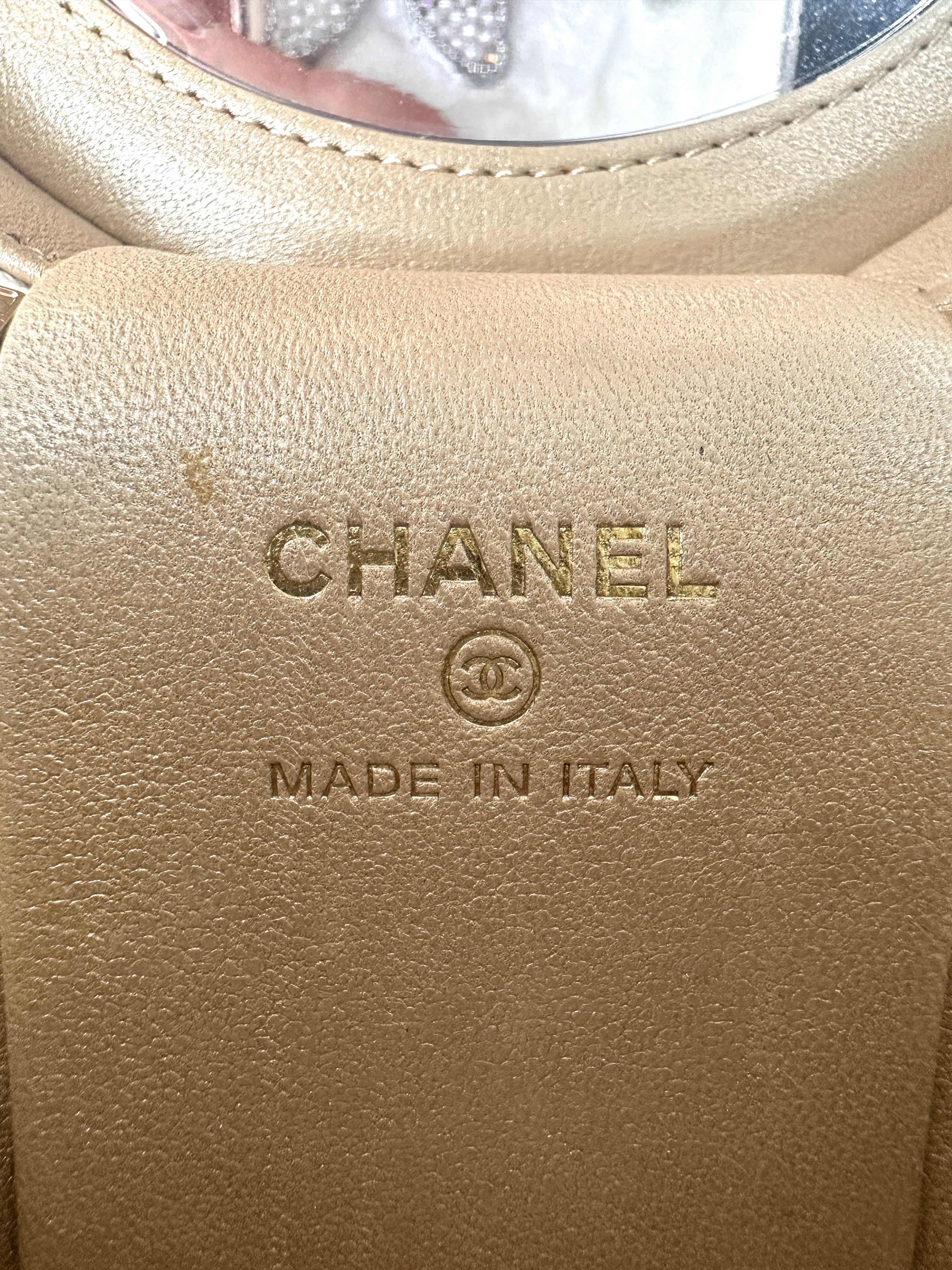 Chanel White Quilted Lambskin Large Size Vanity Case With Ruffled Top Handle(32***25) CC1582