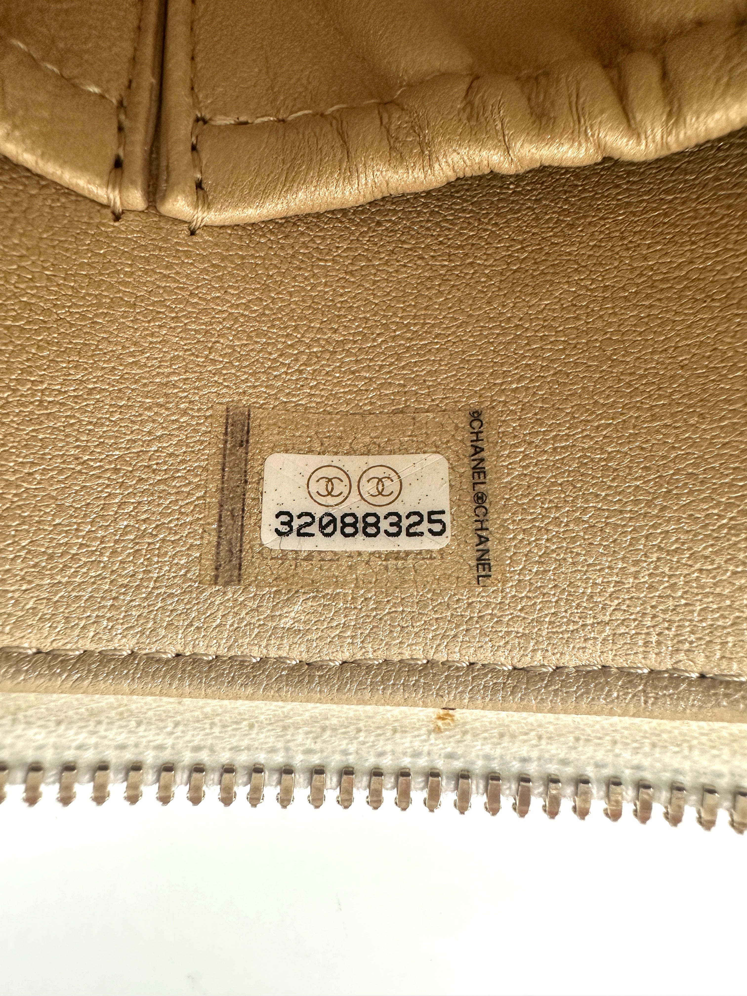 Chanel White Quilted Lambskin Large Size Vanity Case With Ruffled Top Handle(32***25) CC1582