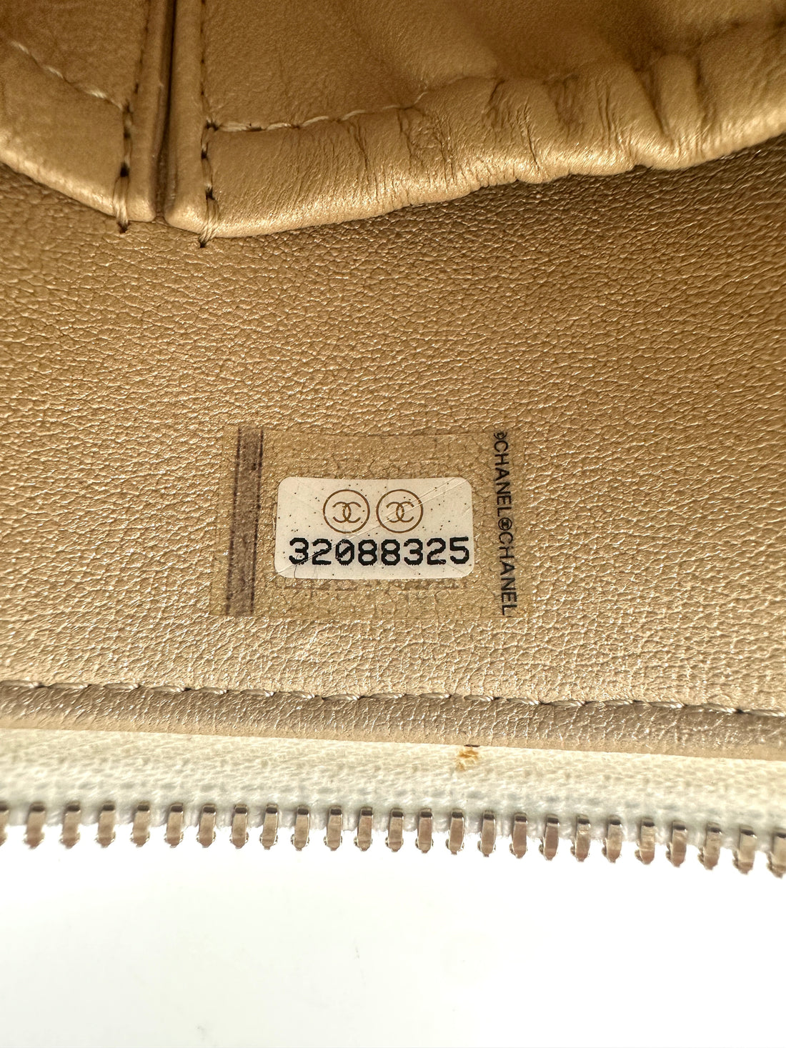 Chanel White Quilted Lambskin Large Size Vanity Case With Ruffled Top Handle(32***25) CC1582