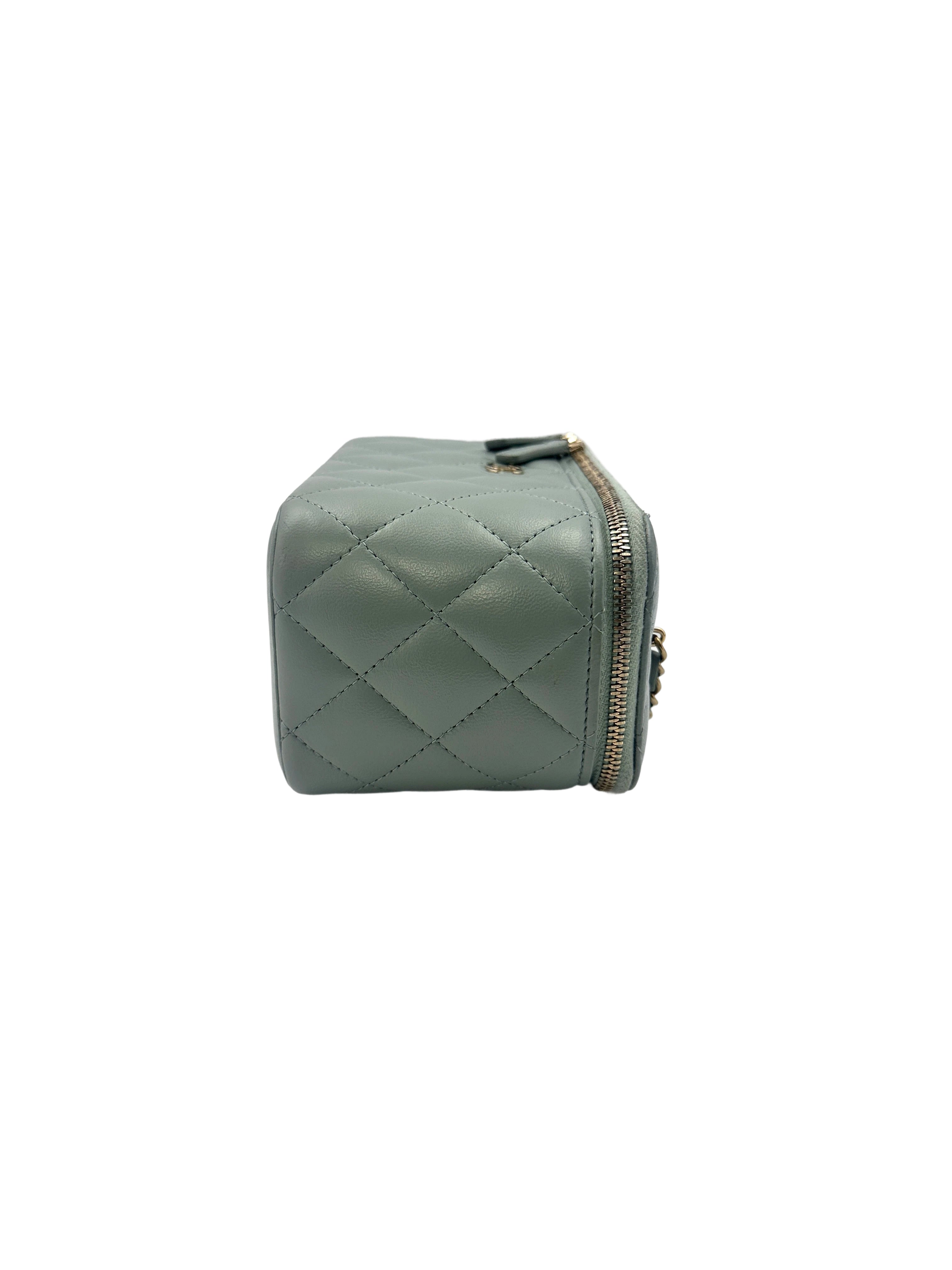 Chanel 23C Light Blue Quilted Lambskin Vanity Case Wtih Gold Hardware(XT***TC) CC1588