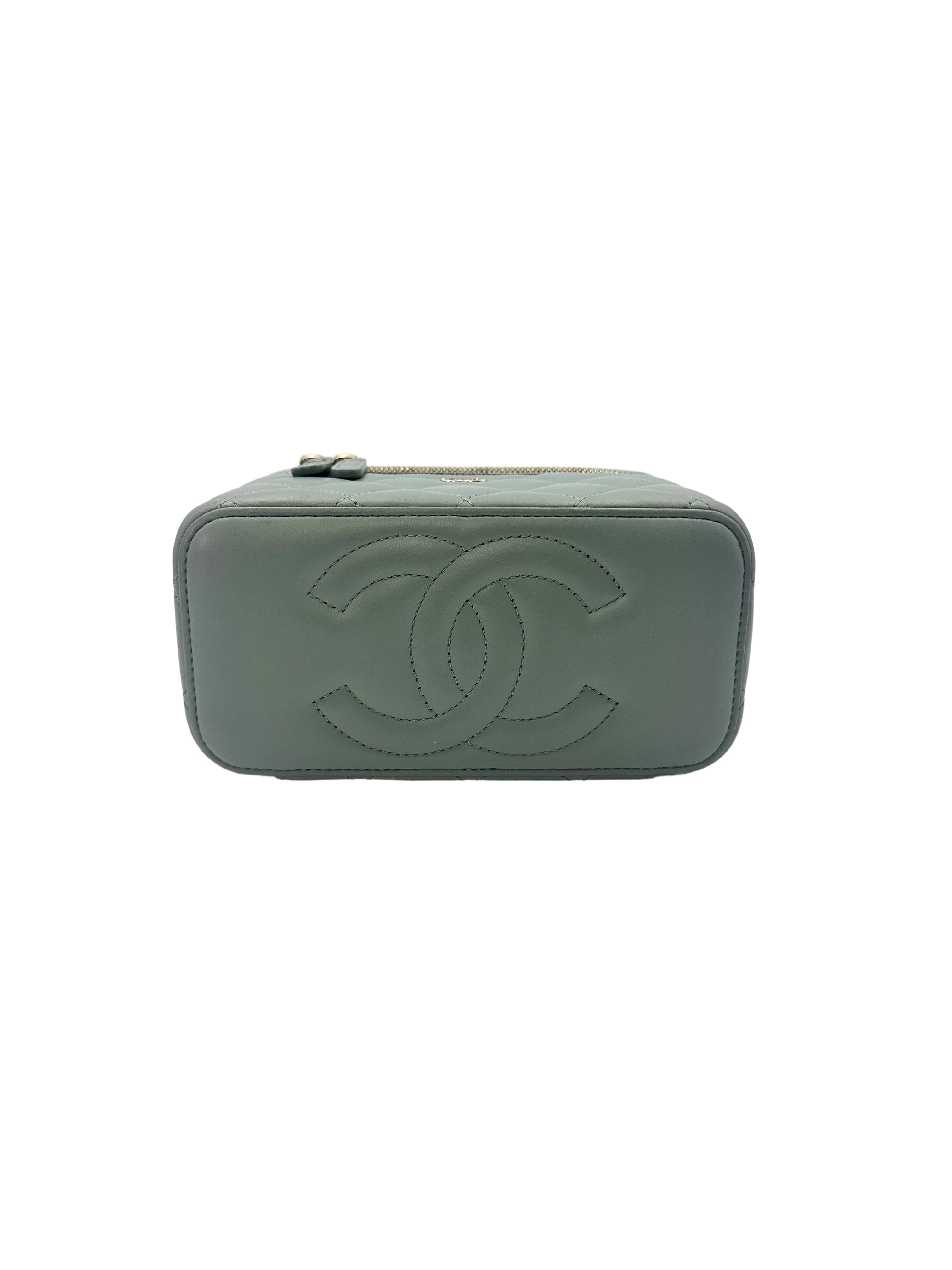 Chanel 23C Light Blue Quilted Lambskin Vanity Case Wtih Gold Hardware(XT***TC) CC1588
