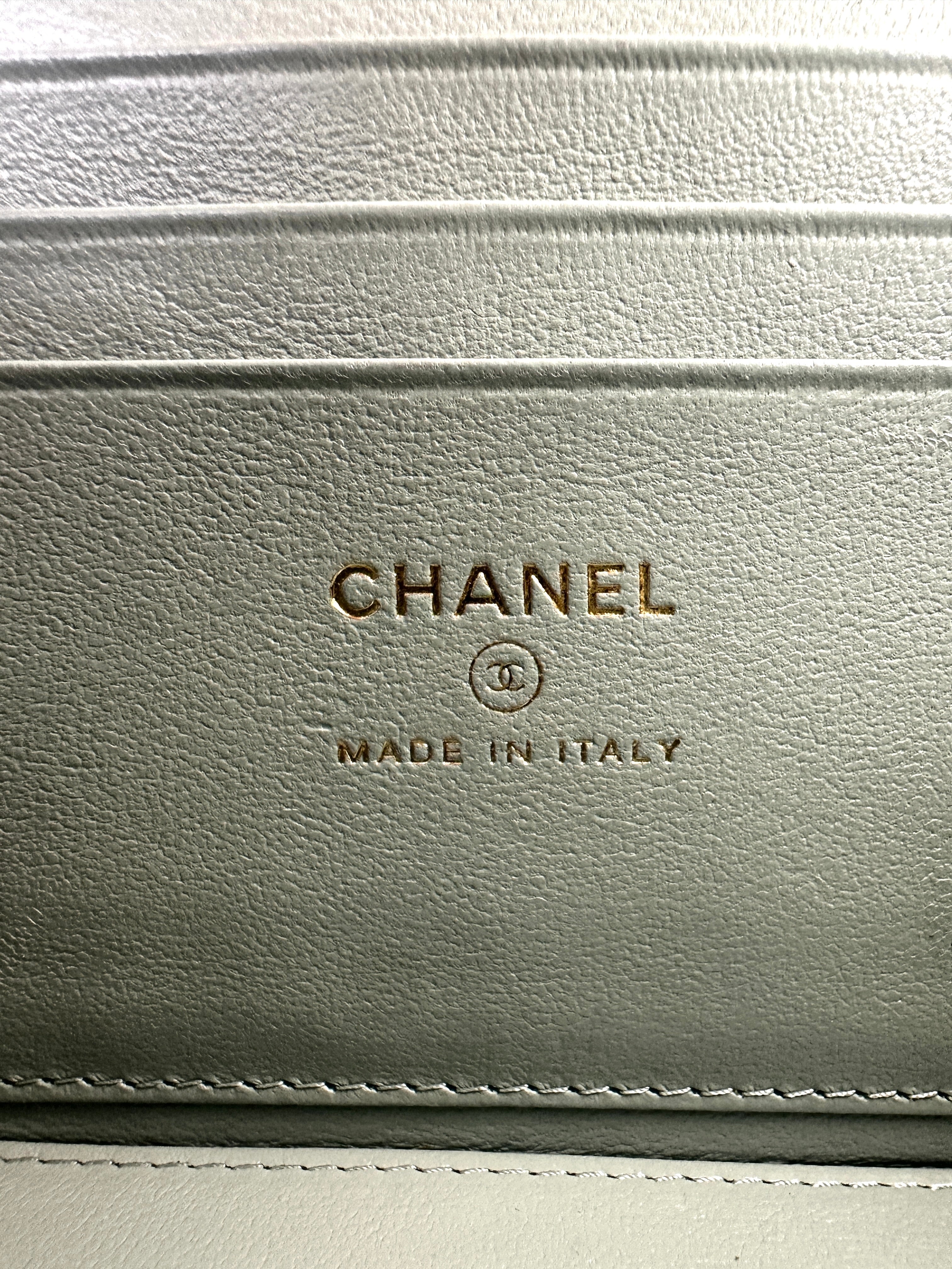 Chanel 23C Light Blue Quilted Lambskin Vanity Case Wtih Gold Hardware(XT***TC) CC1588
