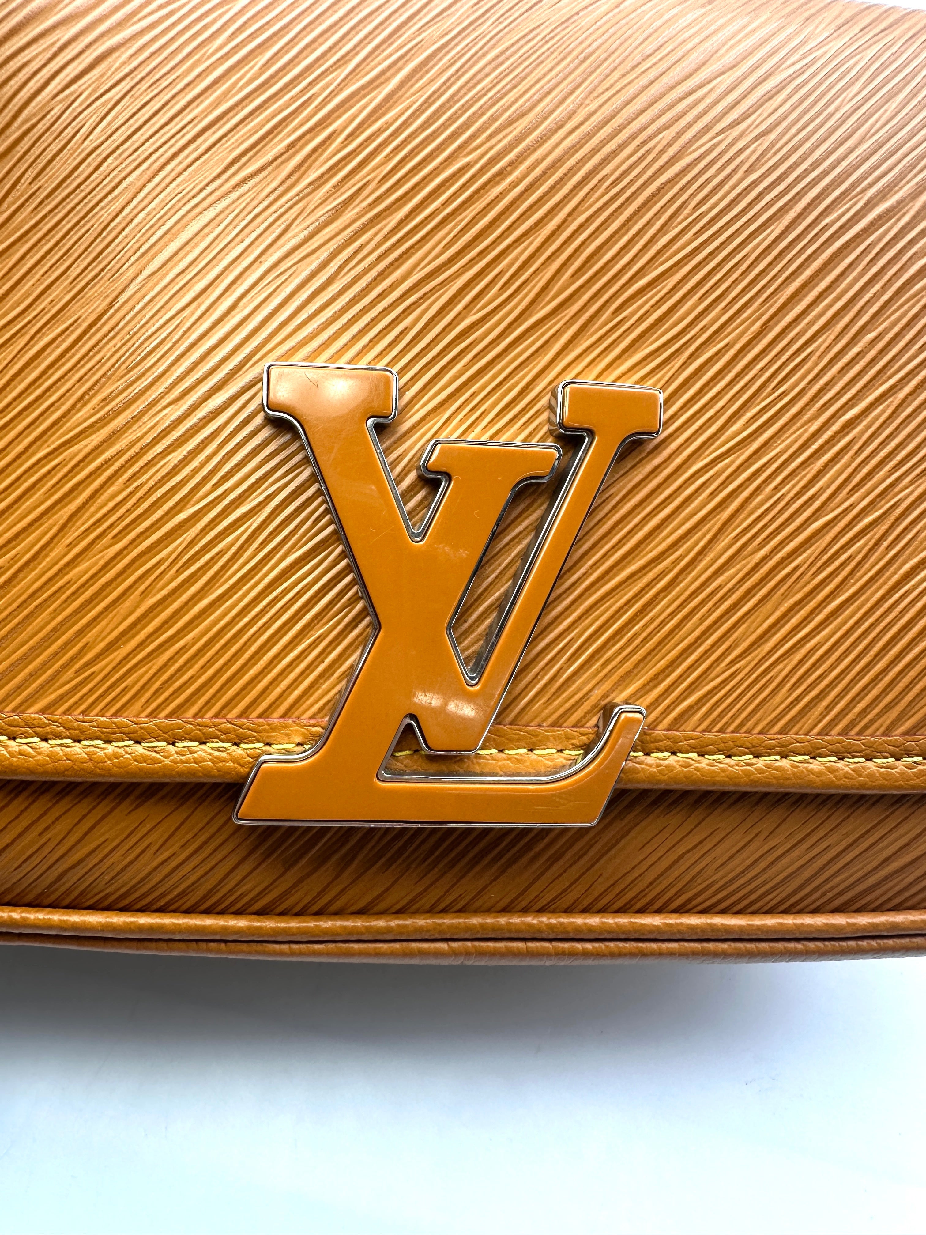 Louis Vuitton Buci Caramel Epi Leather Shoulder Bag LV2230