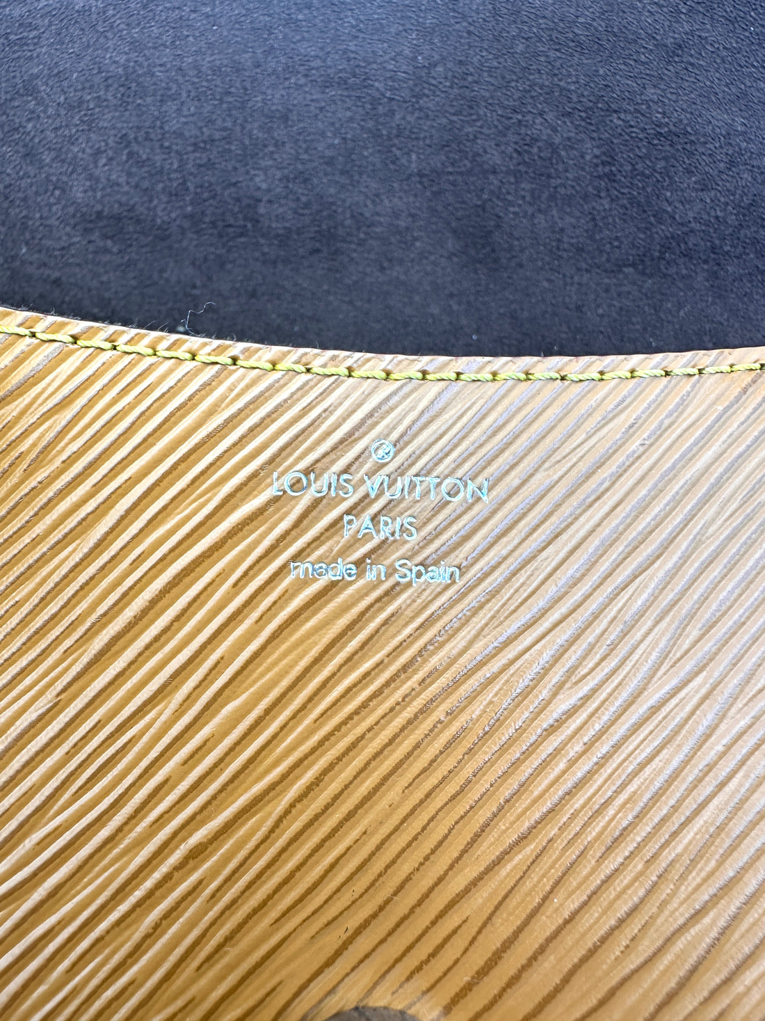 Louis Vuitton Buci Caramel Epi Leather Shoulder Bag LV2230