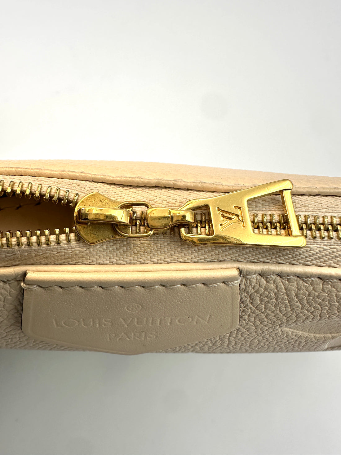 Louis Vuitton White Monogram Empreinte Leather Multi Pochette LV2228