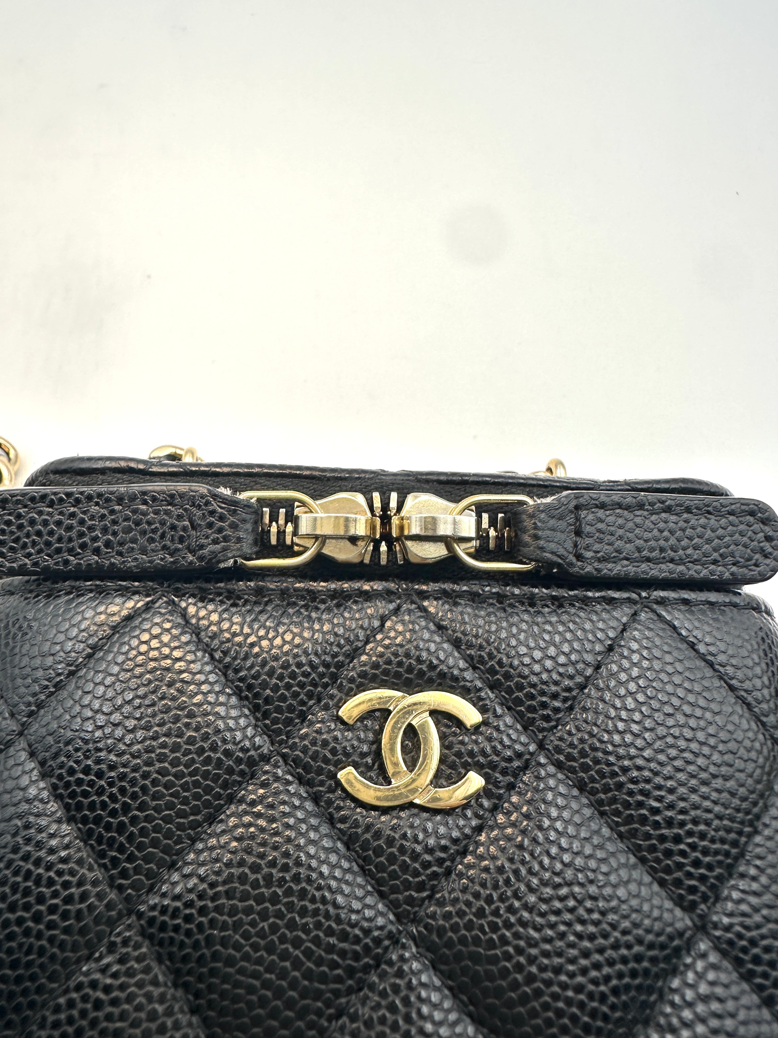 Chanel Black Quilted Leather Vertical Vanity Case(32***61) IRIS088