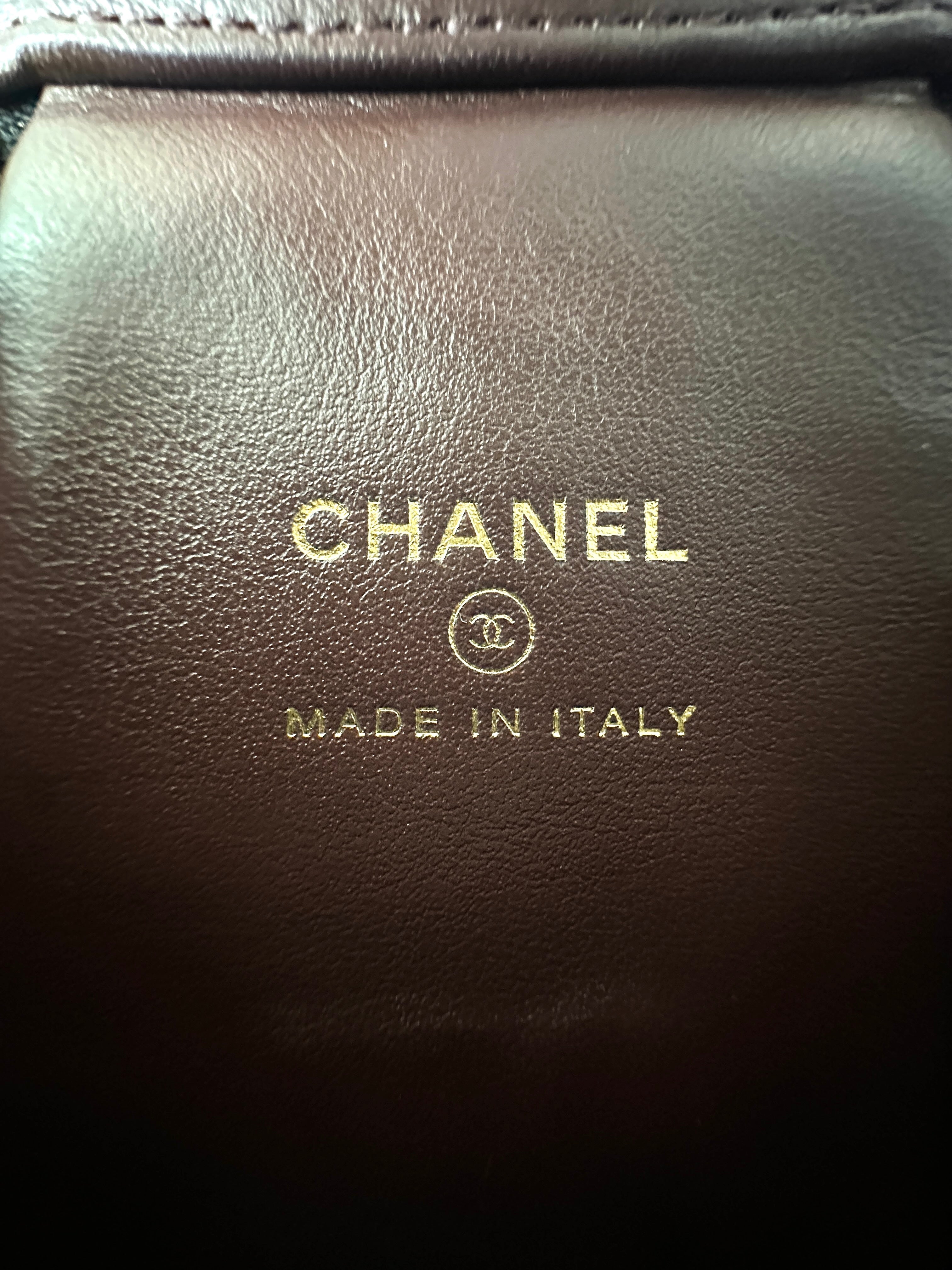 Chanel Black Quilted Leather Vertical Vanity Case(32***61) IRIS088