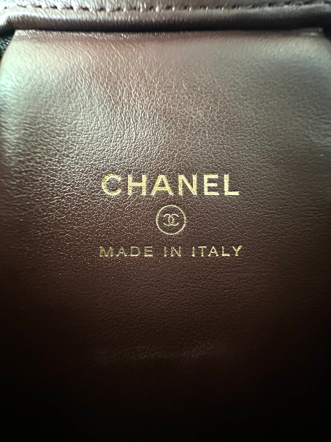 Chanel Black Quilted Leather Vertical Vanity Case(32***61) IRIS088