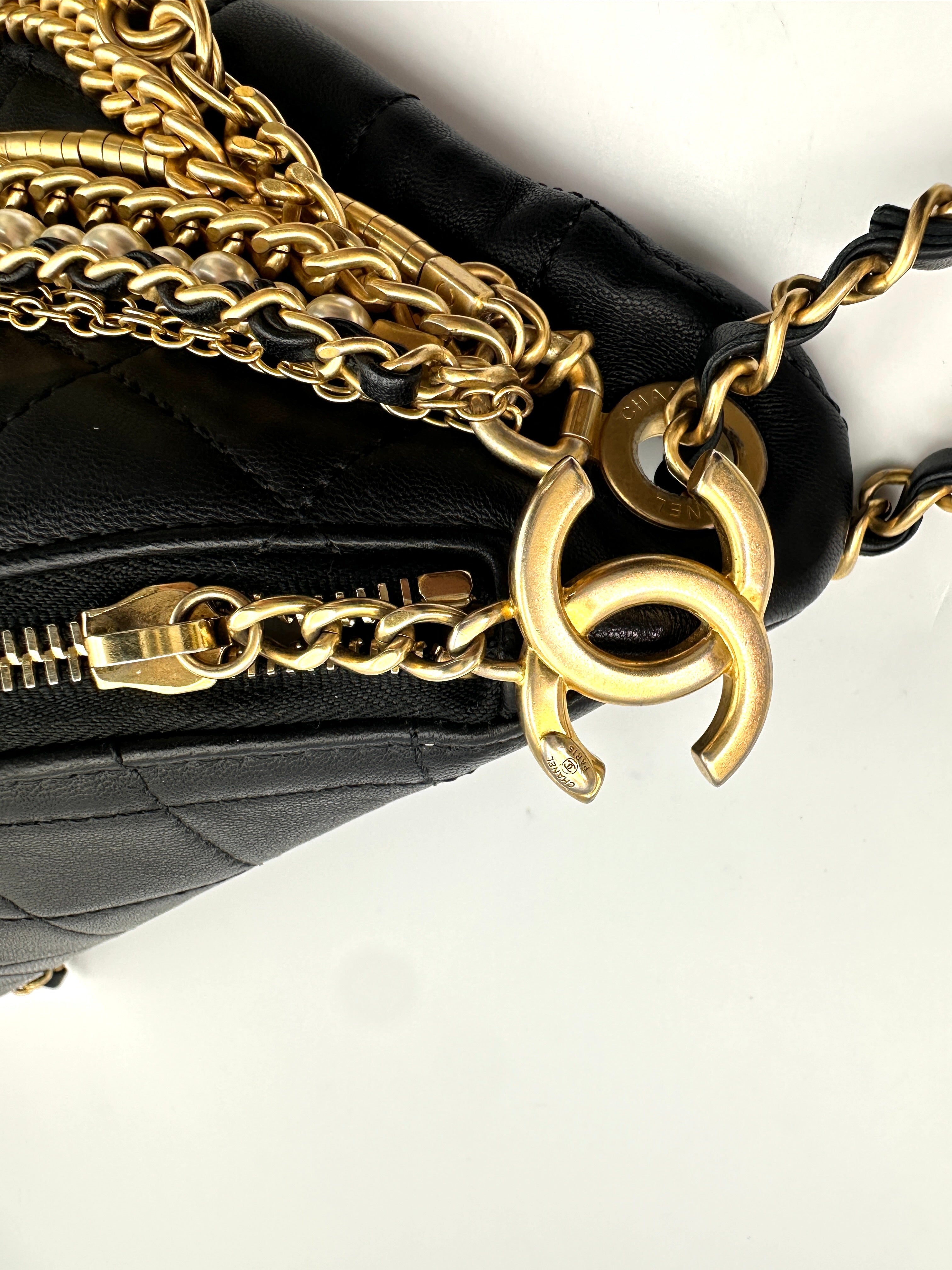 Chanel "All About Chains" Black Quilted Leather Waist Bag With Pearl And Gold Hardware(27***40) IRIS092