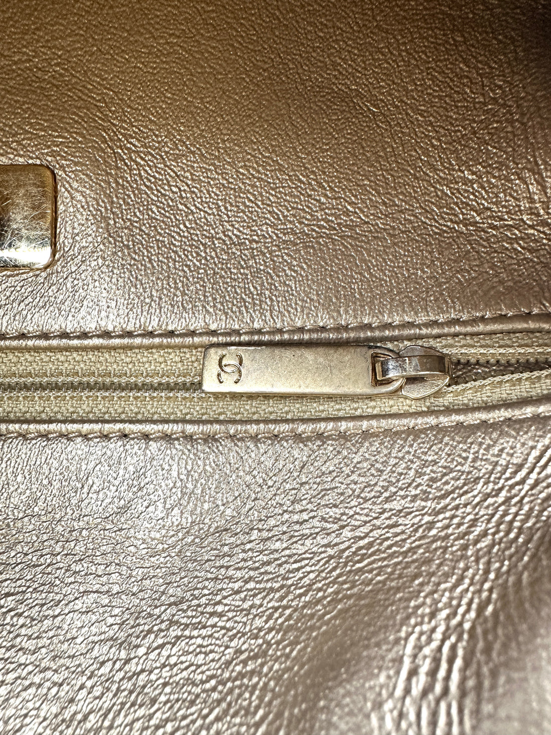 Chanel "All About Chains" Black Quilted Leather Waist Bag With Pearl And Gold Hardware(27***40) IRIS092