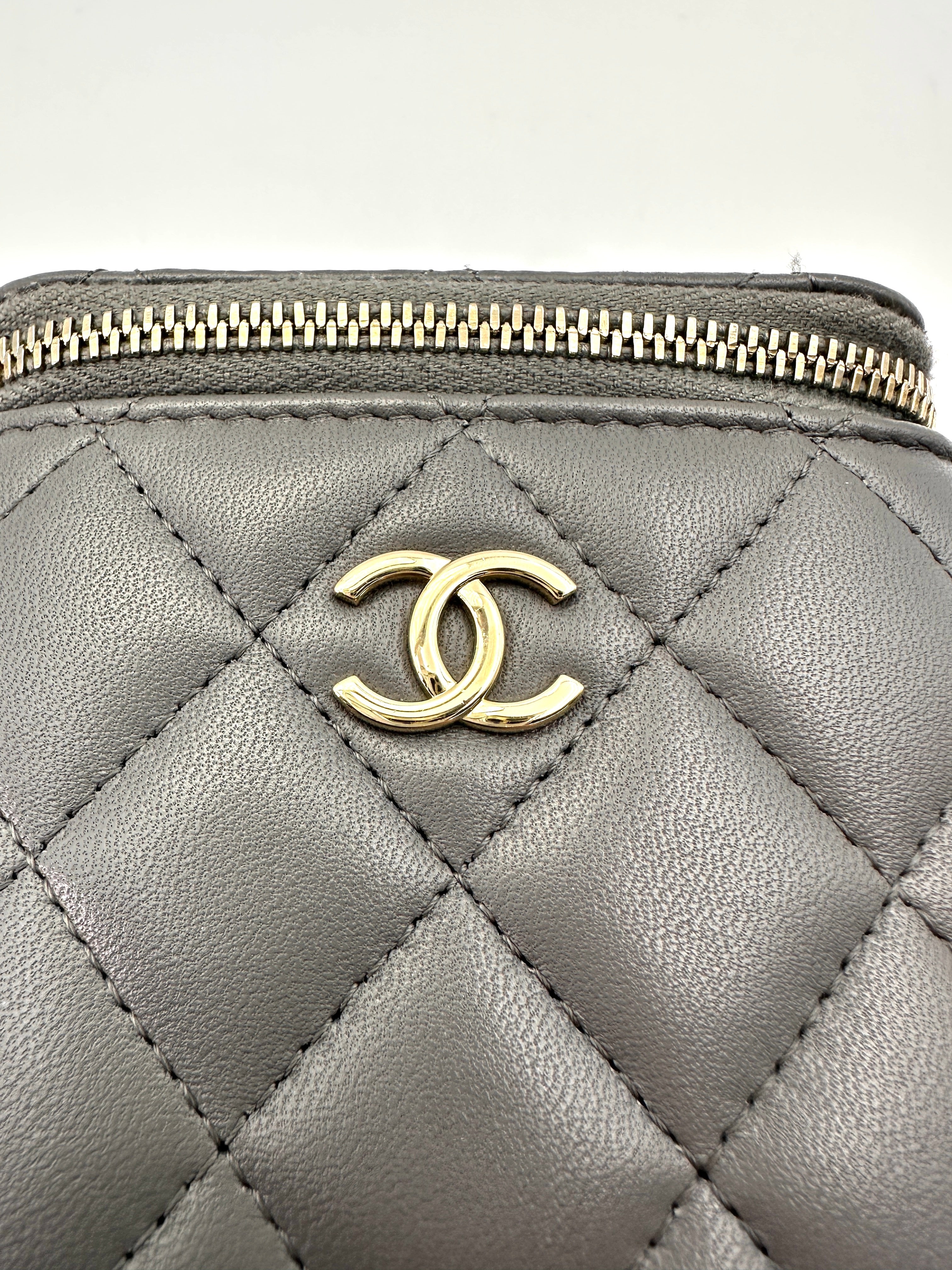 Chanel 22A Grey Quilted Leather Top Handle Vanity Case(UX***A4) CC1598