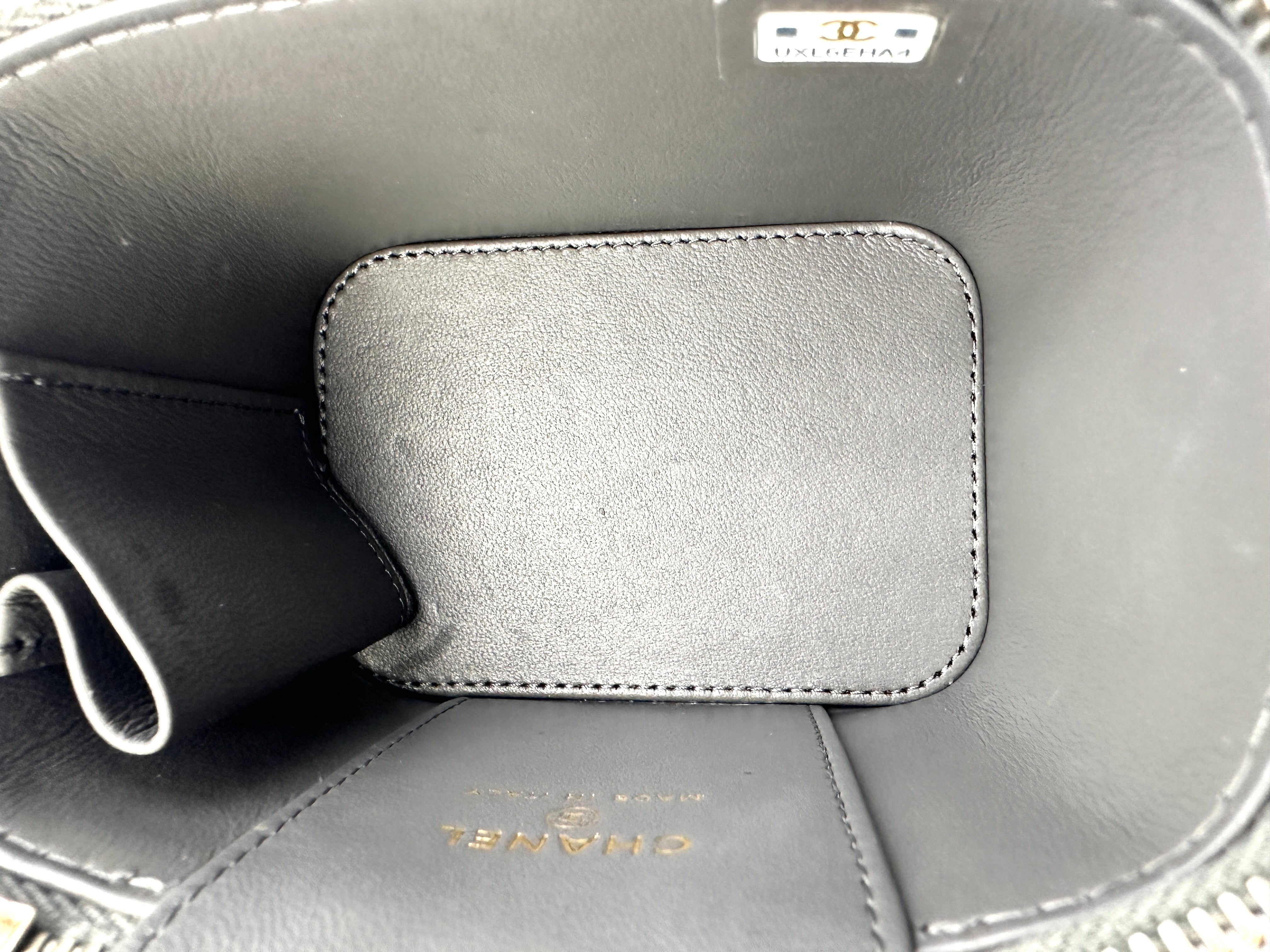 Chanel 22A Grey Quilted Leather Top Handle Vanity Case(UX***A4) CC1598