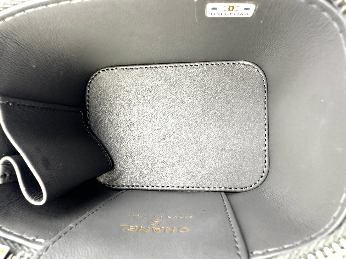 Chanel 22A Grey Quilted Leather Top Handle Vanity Case(UX***A4) CC1598