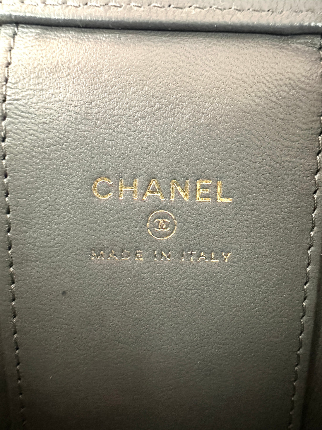 Chanel 22A Grey Quilted Leather Top Handle Vanity Case(UX***A4) CC1598