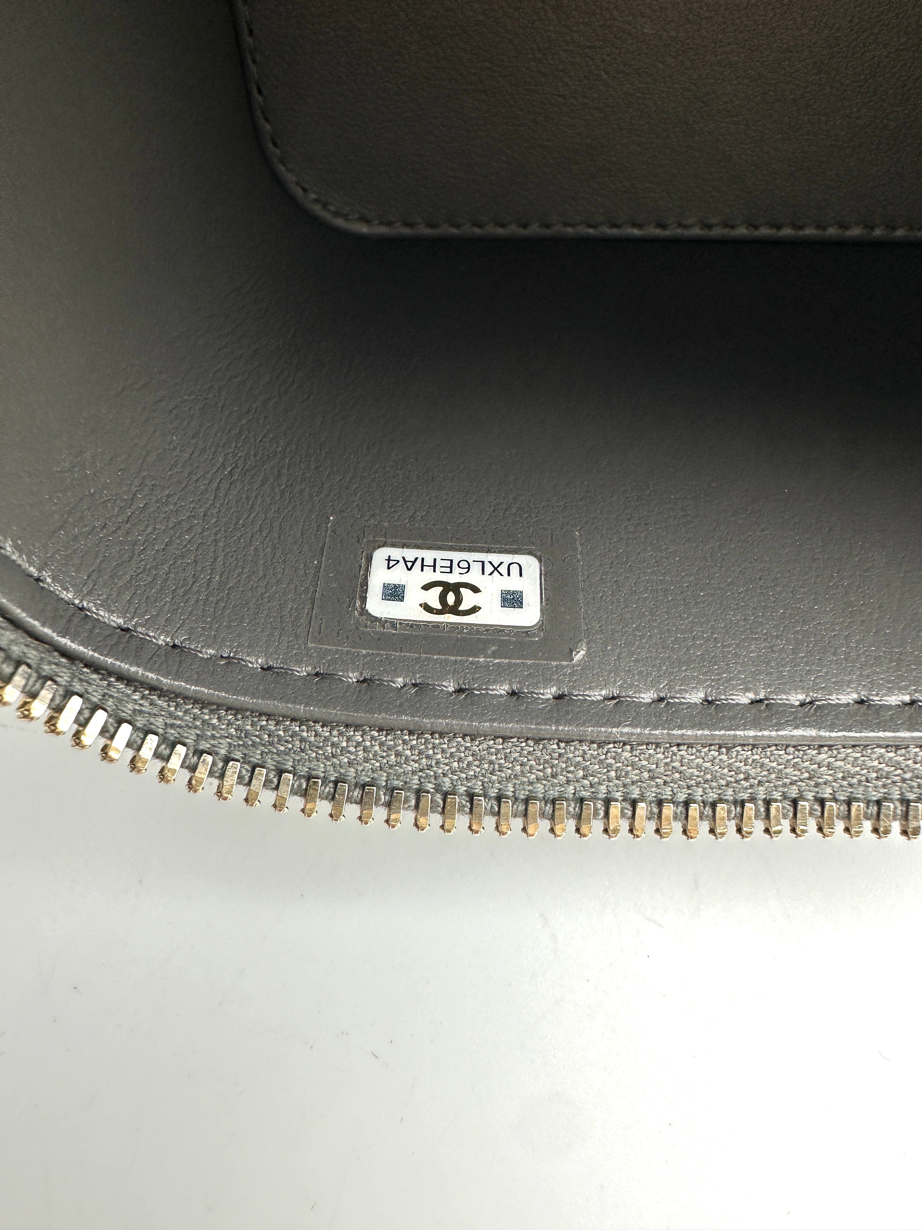 Chanel 22A Grey Quilted Leather Top Handle Vanity Case(UX***A4) CC1598