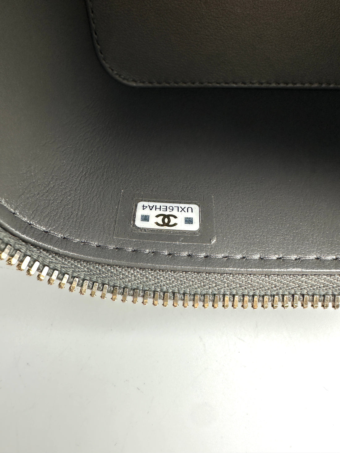 Chanel 22A Grey Quilted Leather Top Handle Vanity Case(UX***A4) CC1598