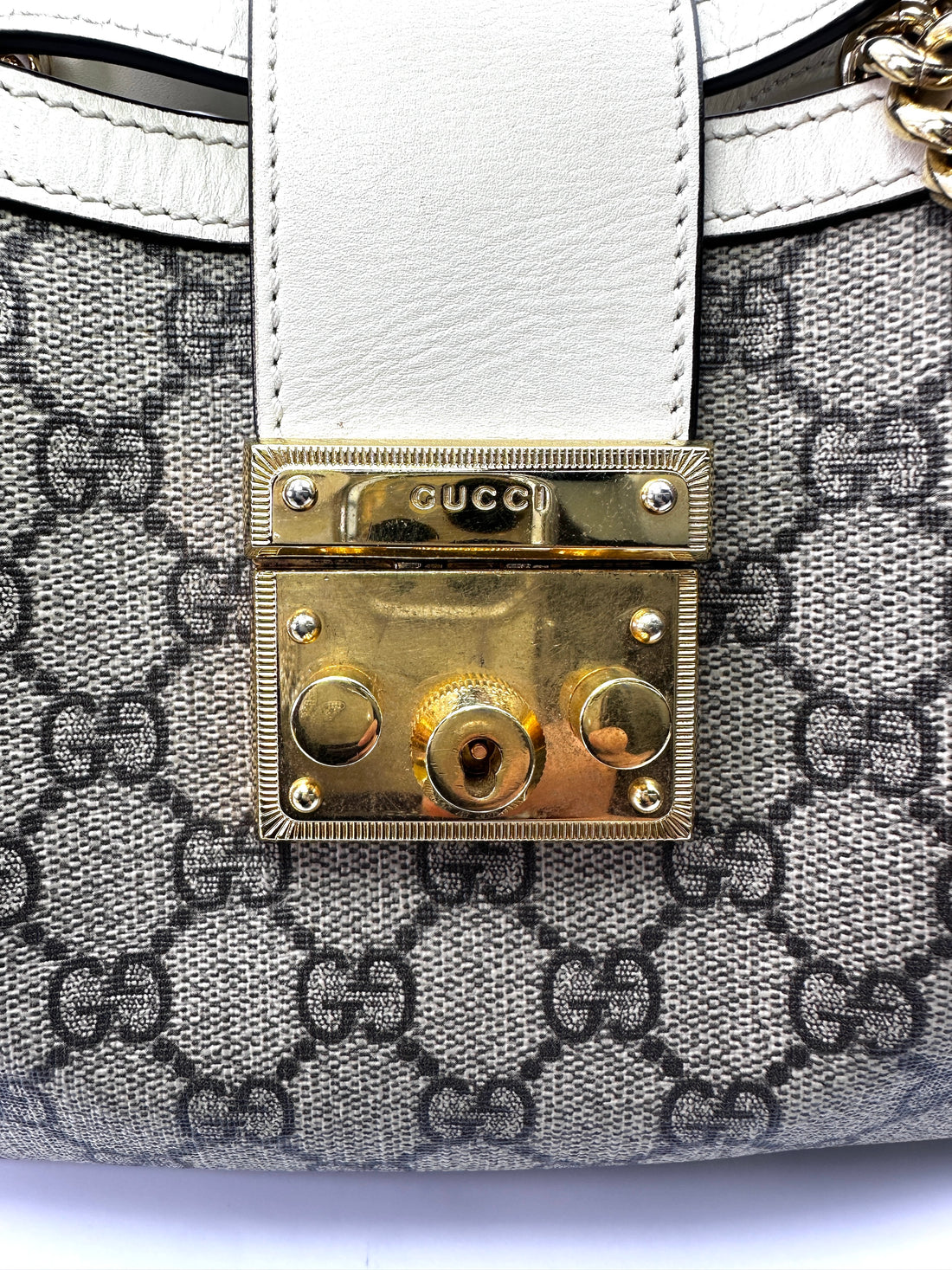 Gucci Padlock GG Supreme Small Size Shoulder Bag With White Leather Trim GG785