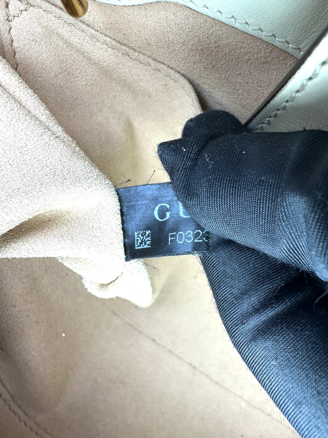 Gucci Padlock GG Supreme Small Size Shoulder Bag With White Leather Trim GG785