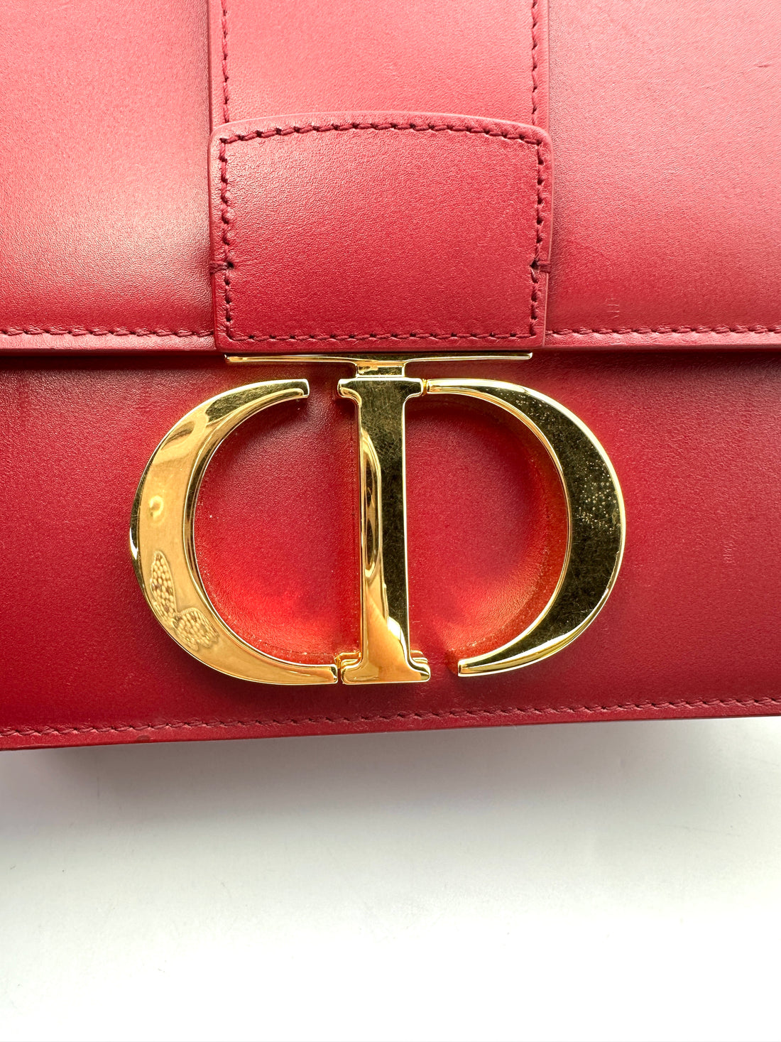 Christian Dior 30 Montaigne Red Calfskin Medium Size Flap Bag With Gold Hardware DR589