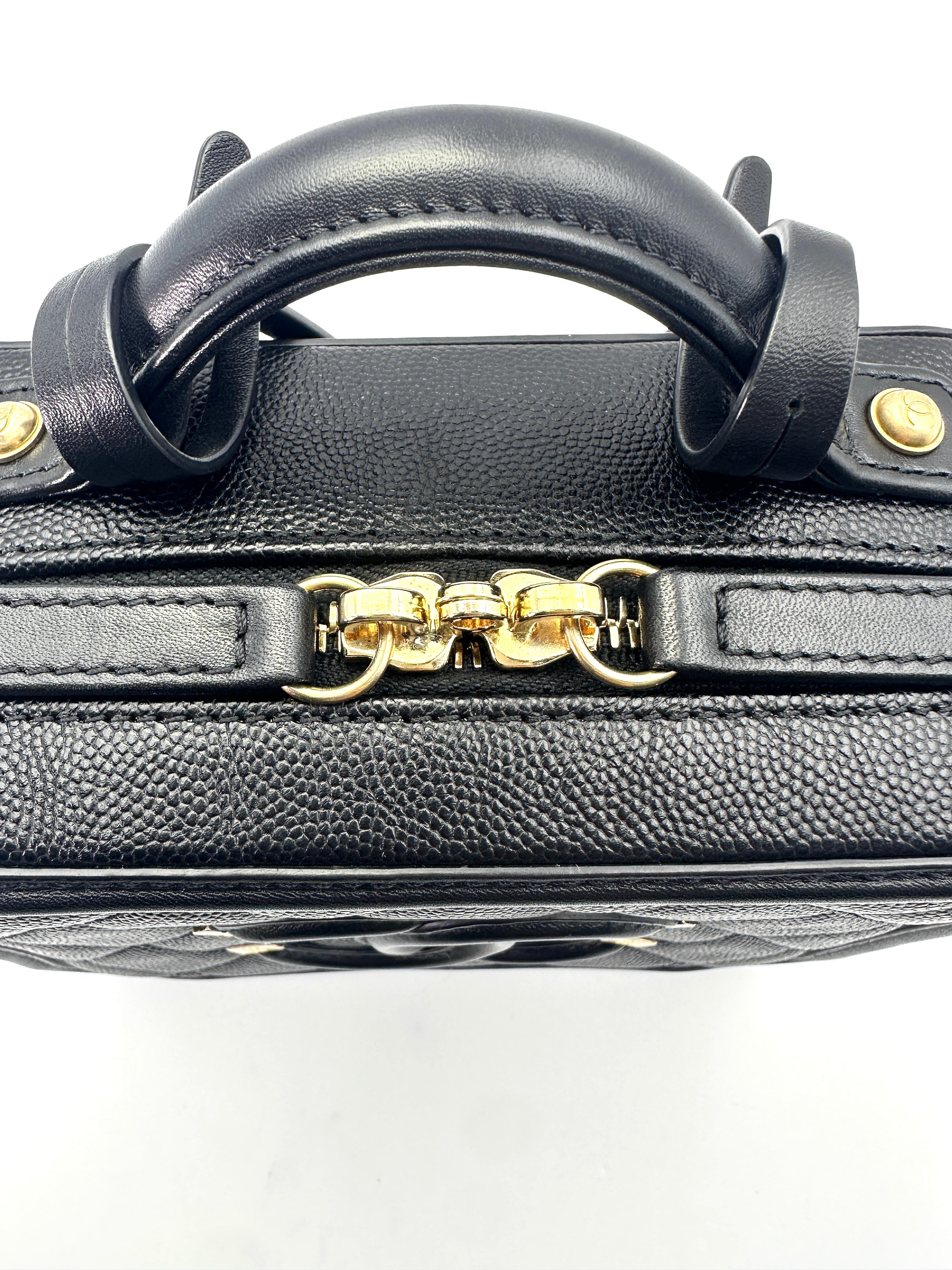 Chanel CC Filigree Black Quilted Leather Small Size Vanity Case(25***71) CC1606