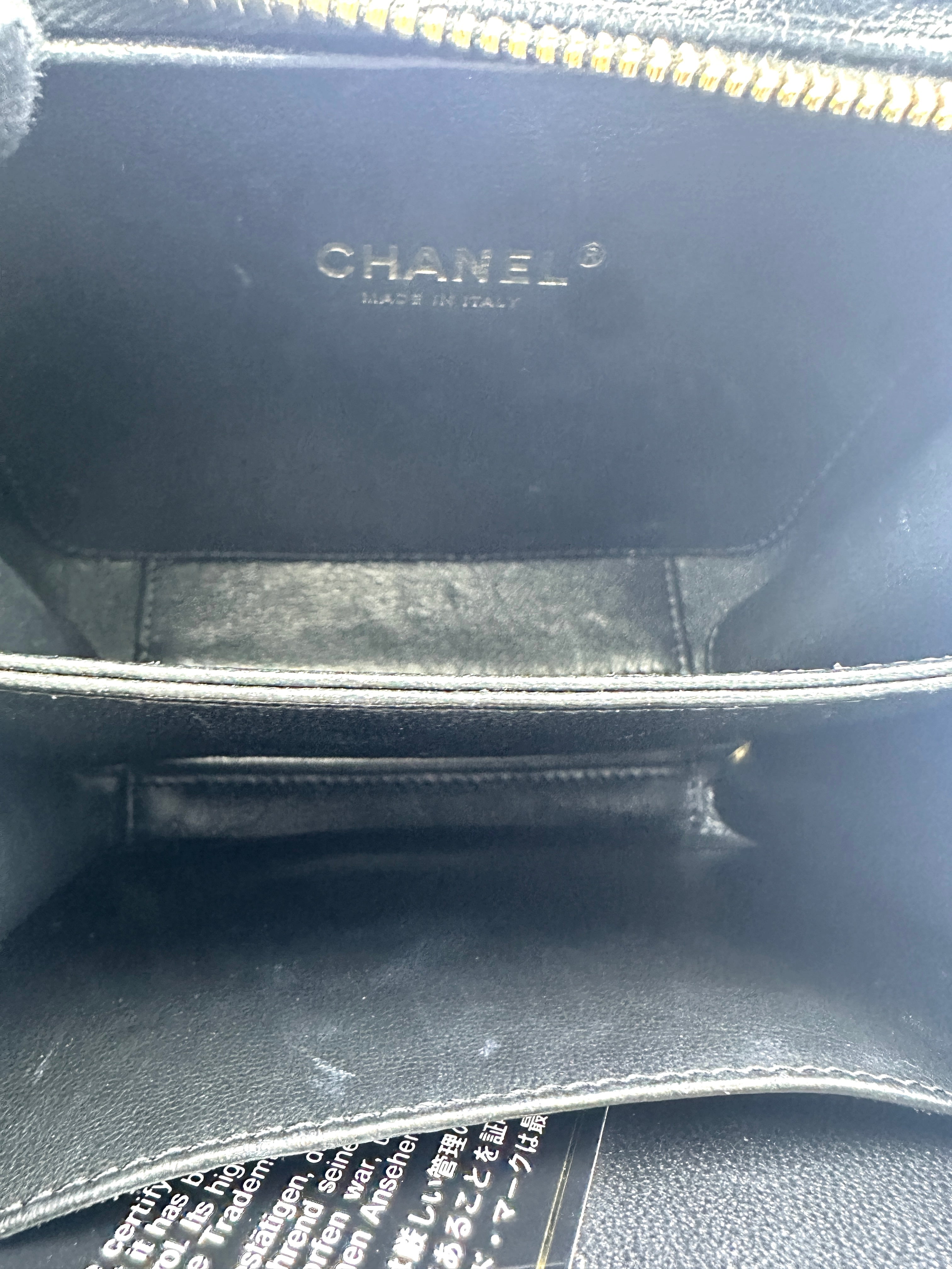 Chanel CC Filigree Black Quilted Leather Small Size Vanity Case(25***71) CC1606