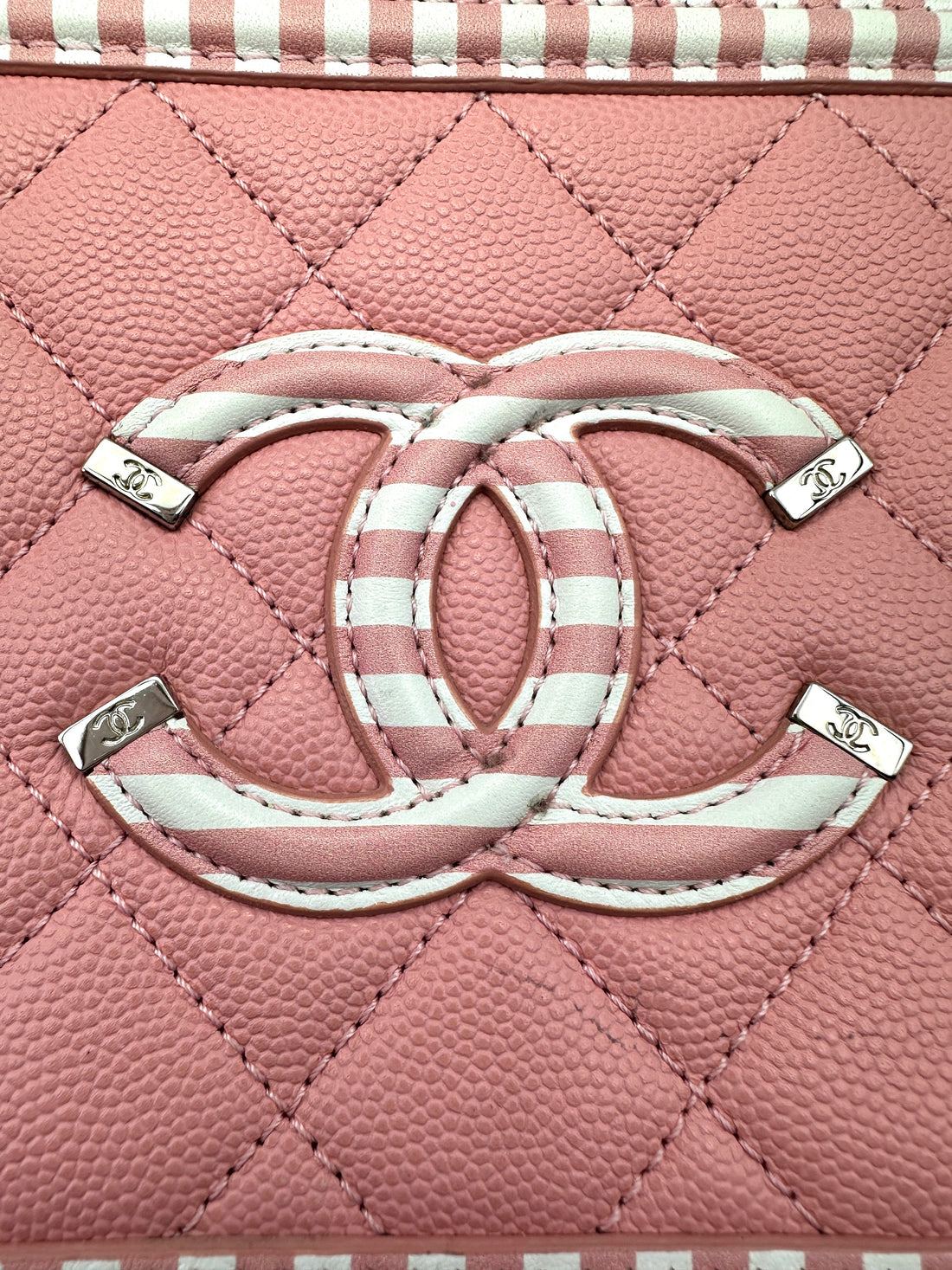 Chanel CC Filigree Pink/White Quilted Leather Top Handle Vanity Case(27***57) CC1609