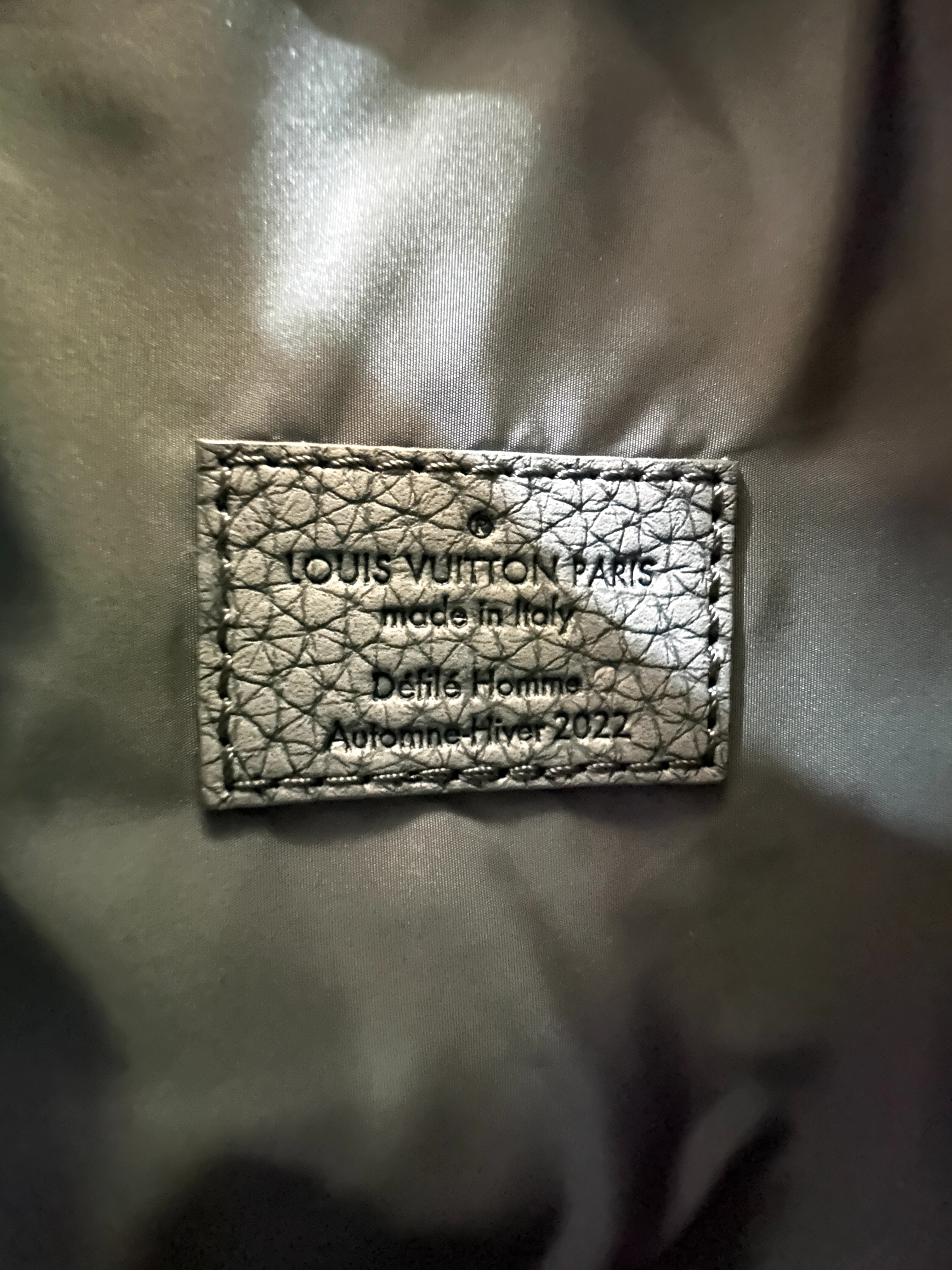 Louis Vuitton Climbing Chalk Pouch Gray Monogram Embossed Leather Bag LV2282